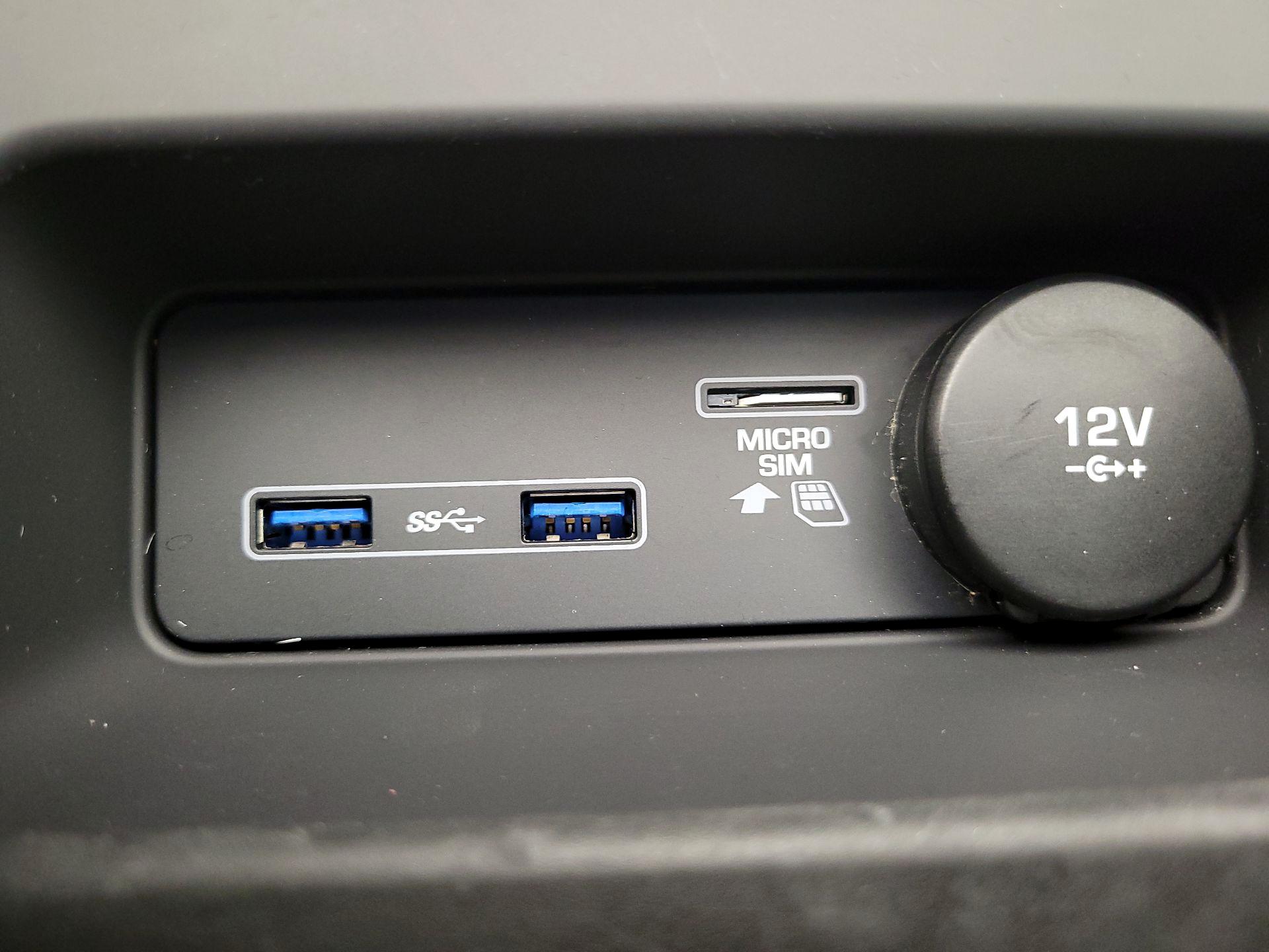 Thumbnail: 2020 Land Rover Discovery - 19