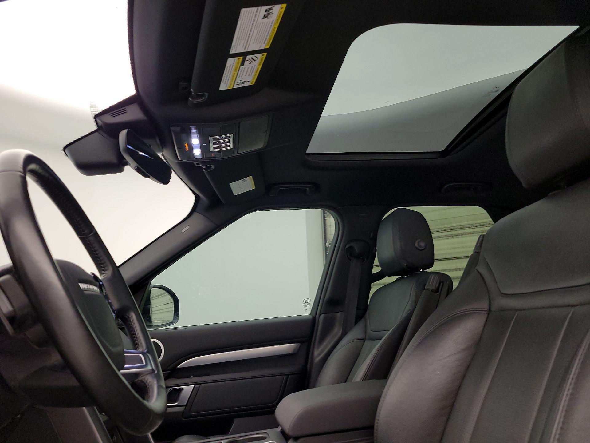 Thumbnail: 2020 Land Rover Discovery - 20