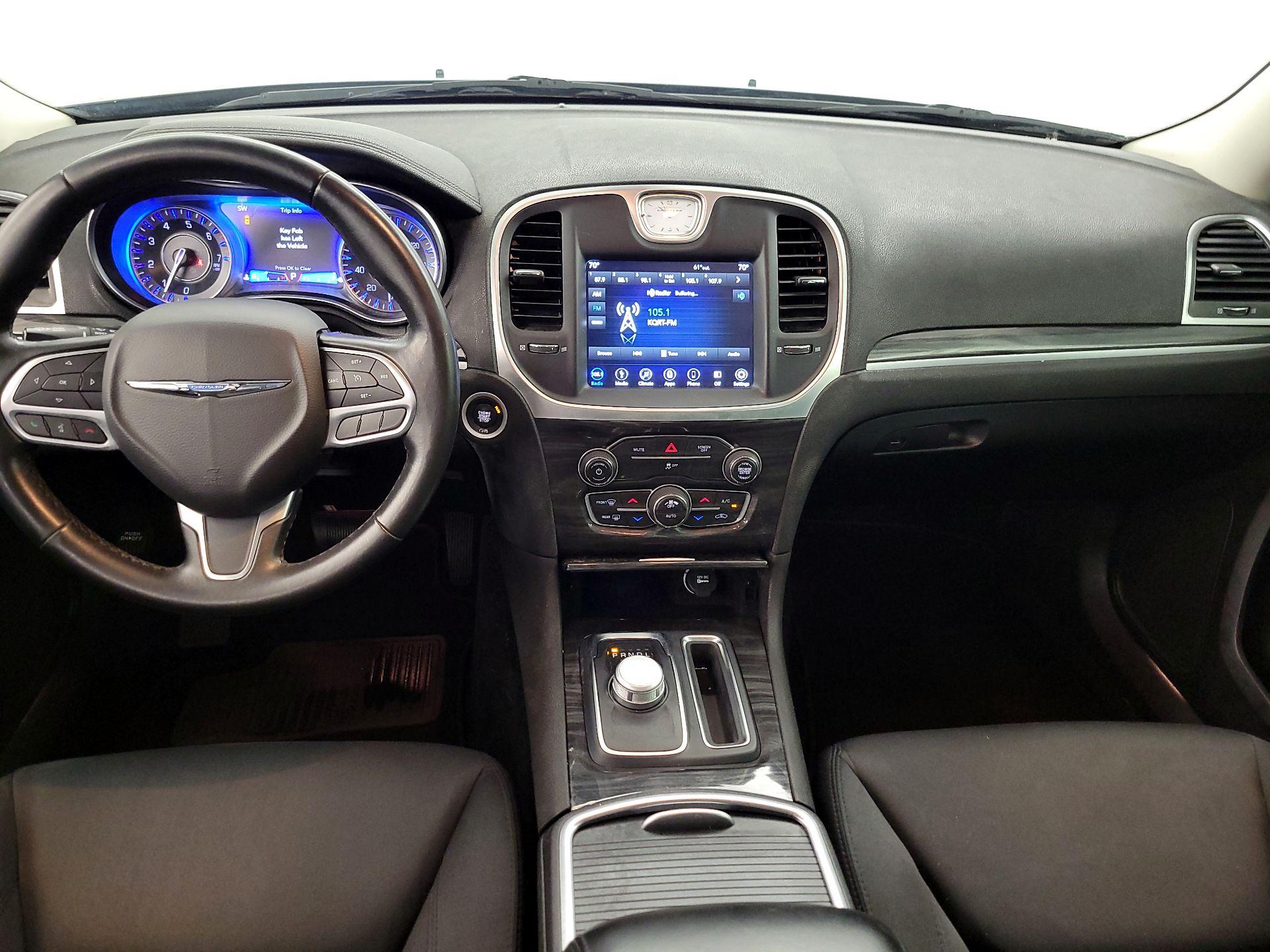 Thumbnail: 2019 Chrysler 300 - 9