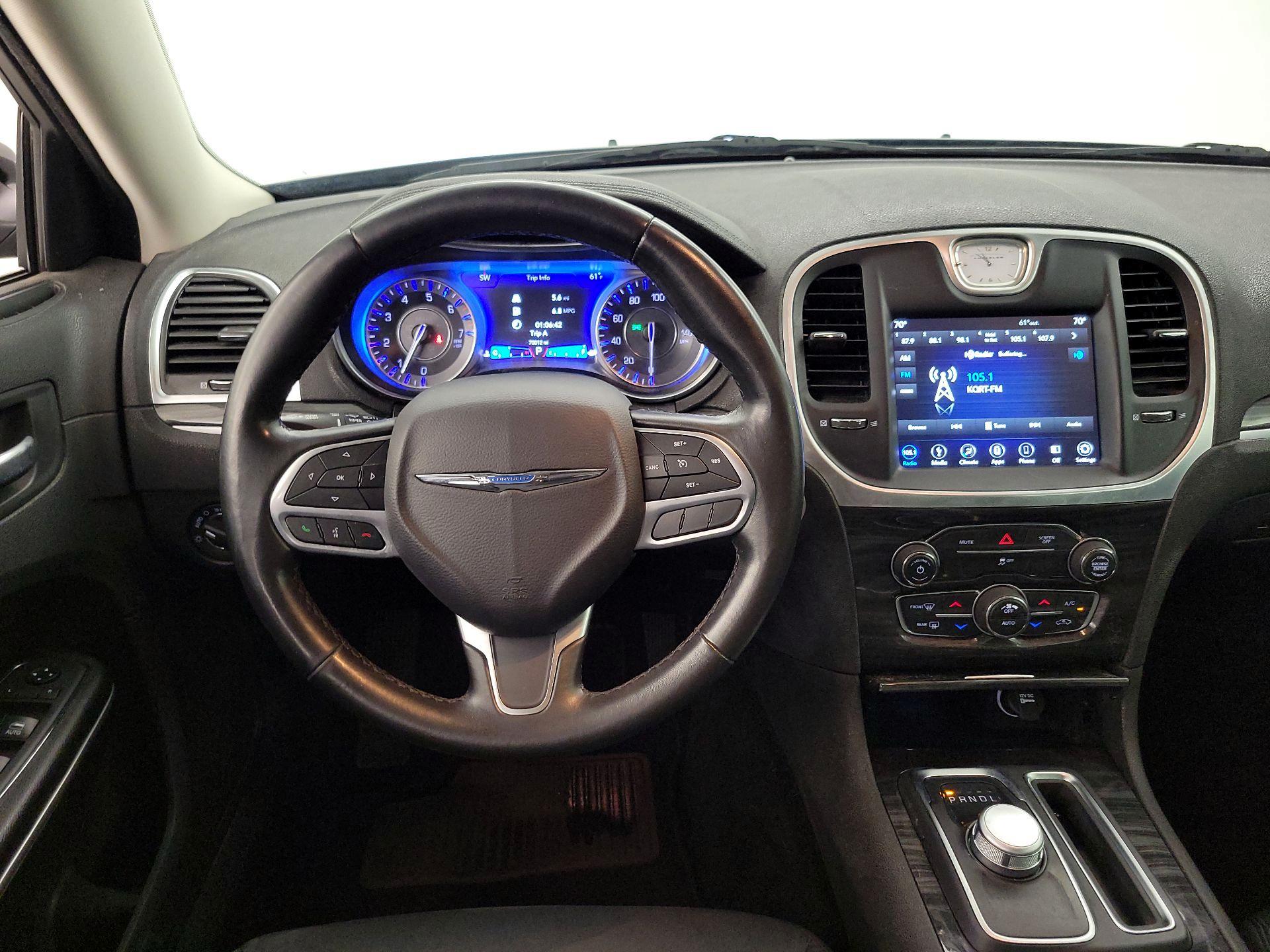 Thumbnail: 2019 Chrysler 300 - 10