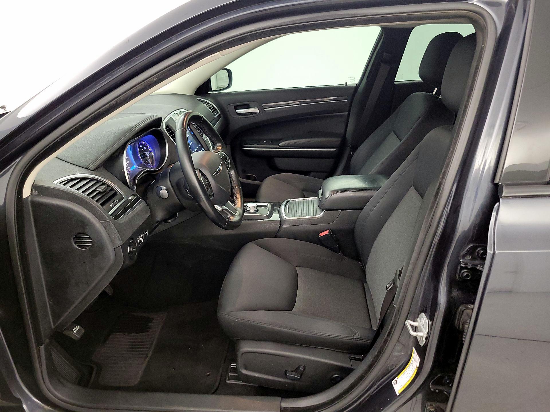 Thumbnail: 2019 Chrysler 300 - 11