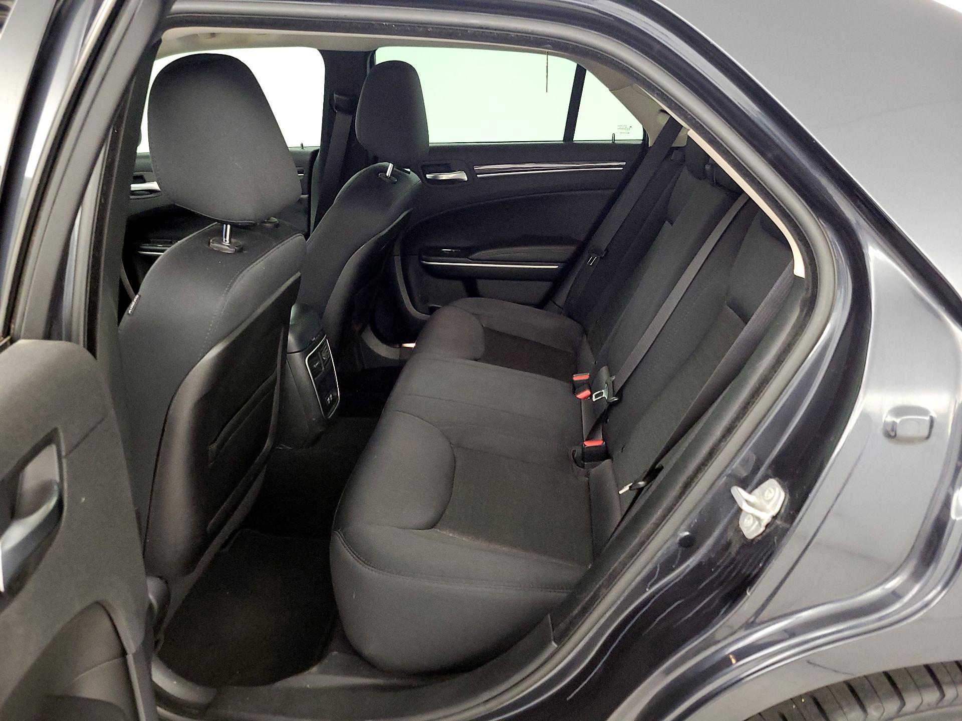 Thumbnail: 2019 Chrysler 300 - 18