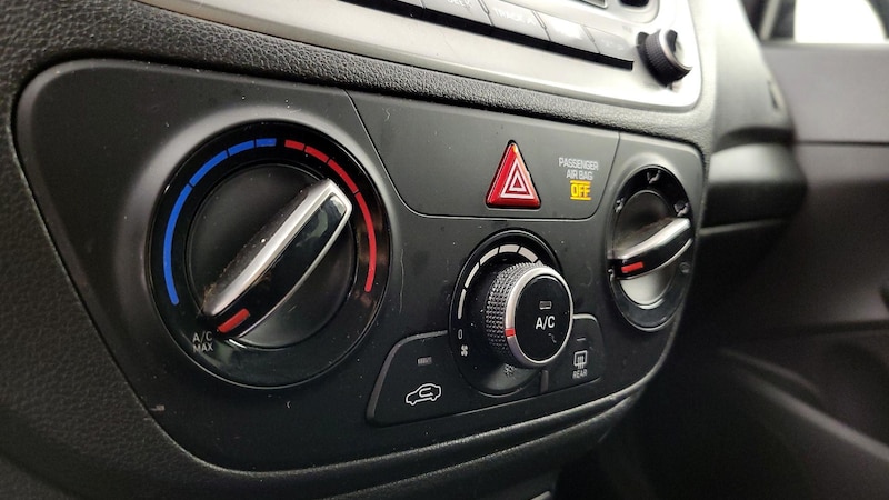 2019 Hyundai Accent SE 16