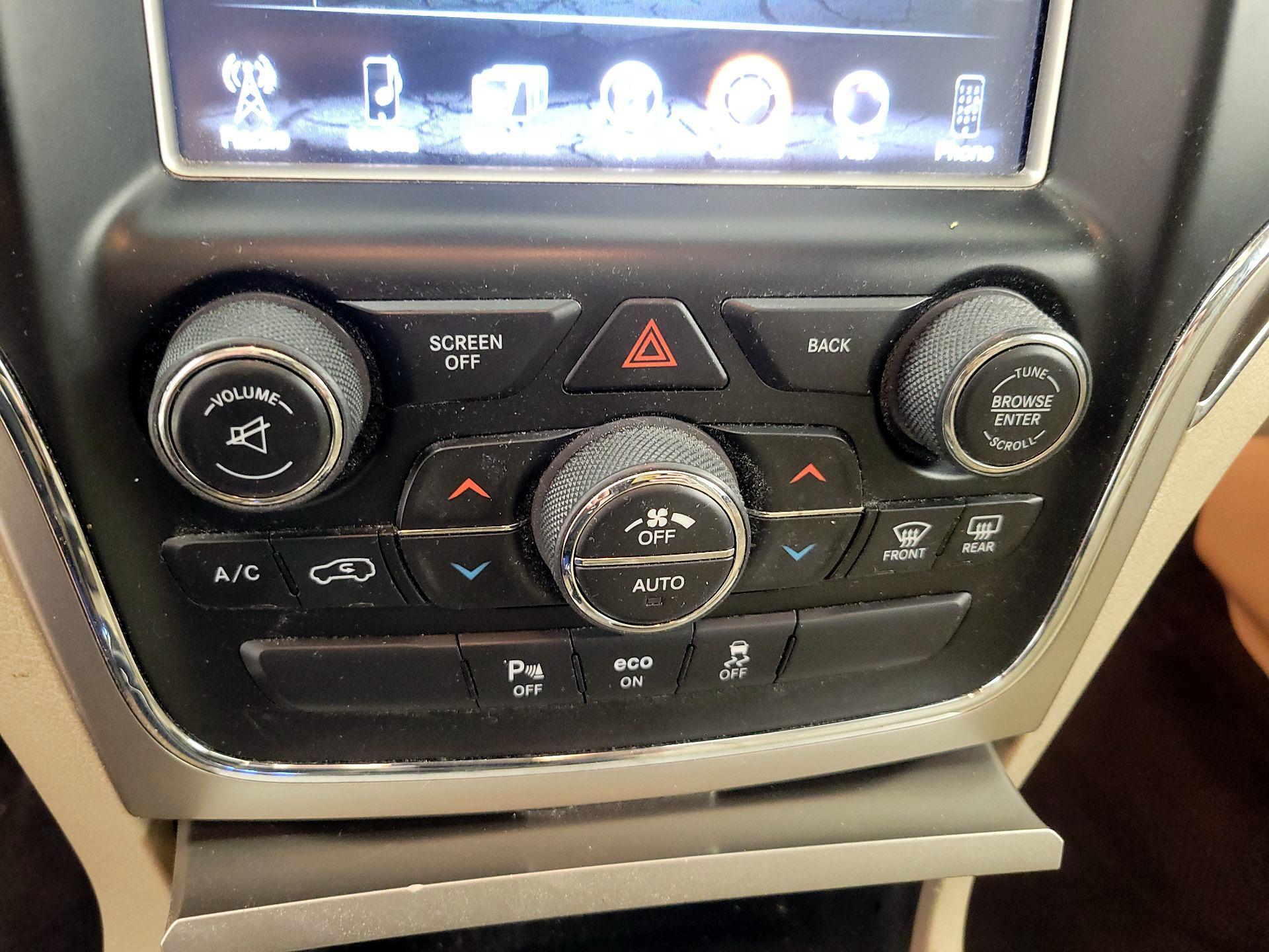 Thumbnail: 2015 Jeep Grand Cherokee - 16