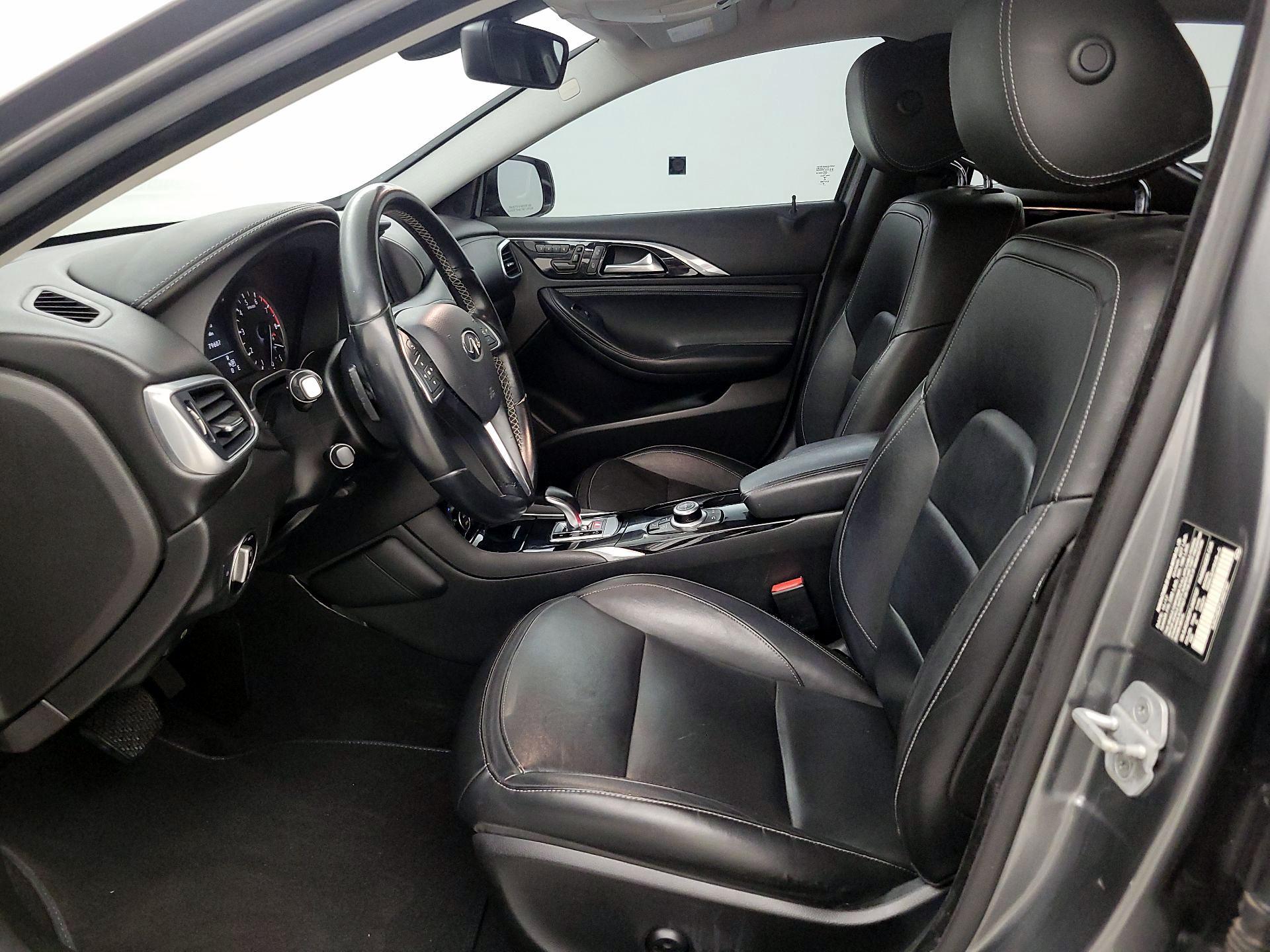 Thumbnail: 2018 INFINITI QX30 - 11
