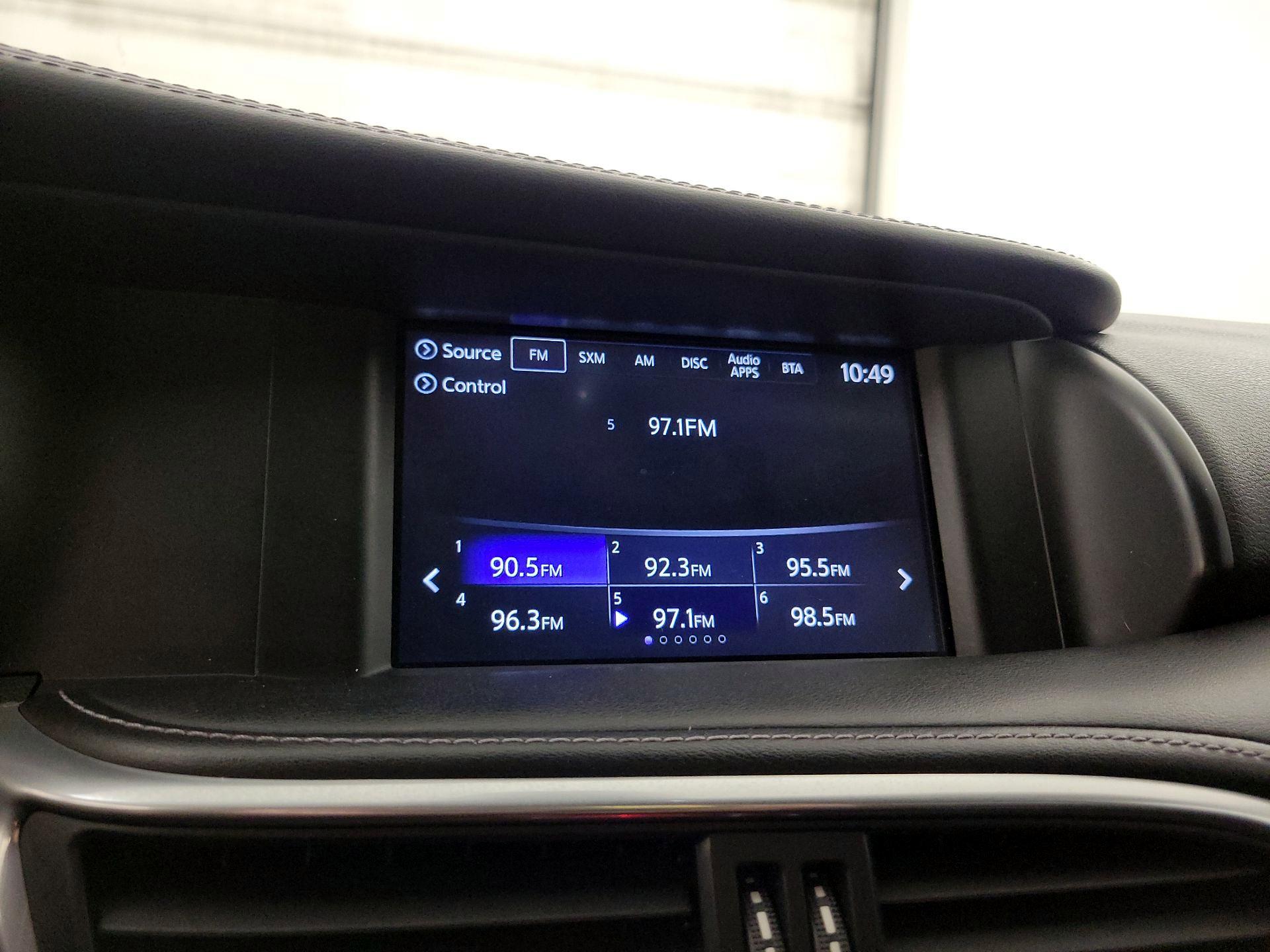 Thumbnail: 2018 INFINITI QX30 - 15