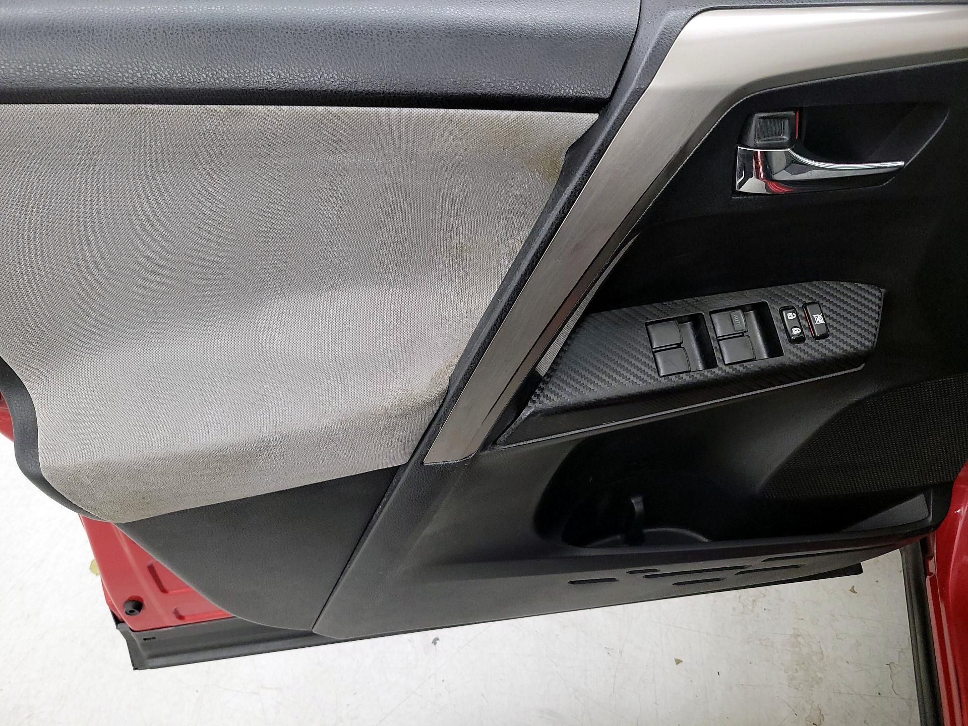 Thumbnail: 2015 Toyota RAV4 - 12