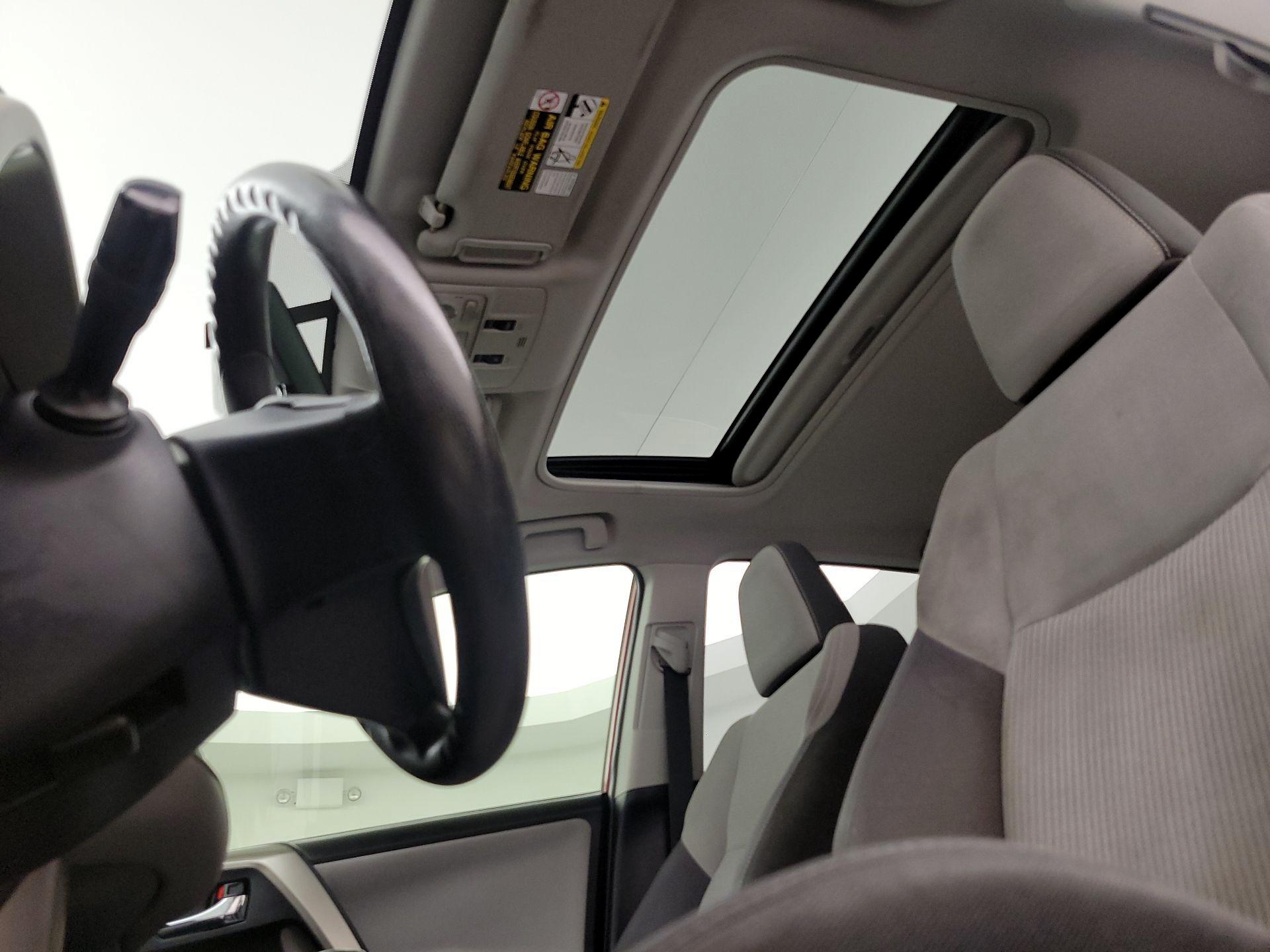Thumbnail: 2015 Toyota RAV4 - 20