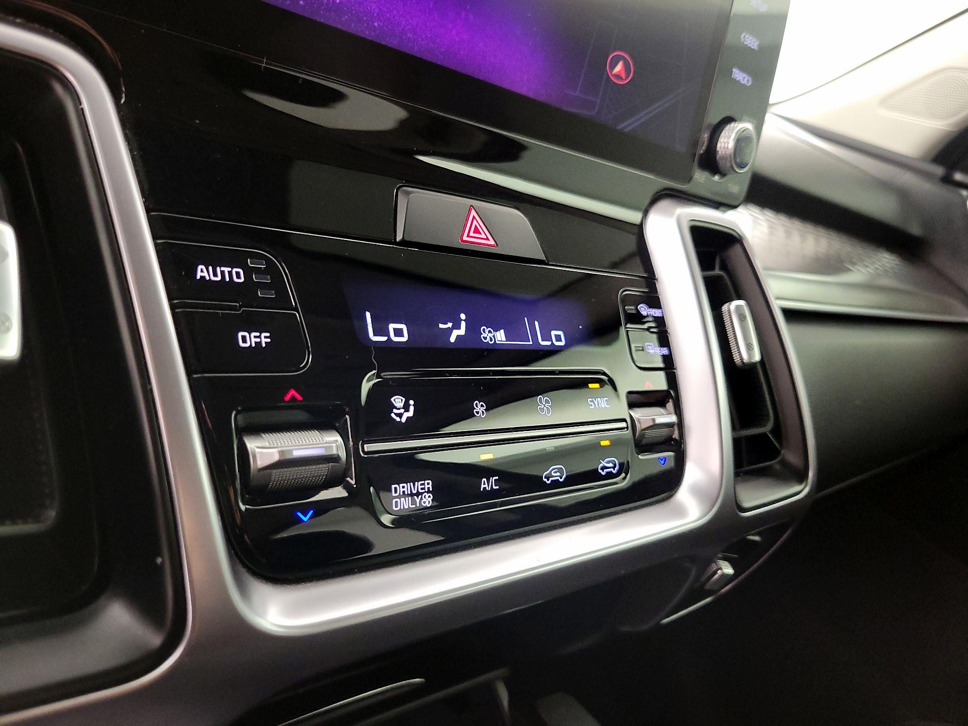 Thumbnail: 2023 Kia Sorento - 17