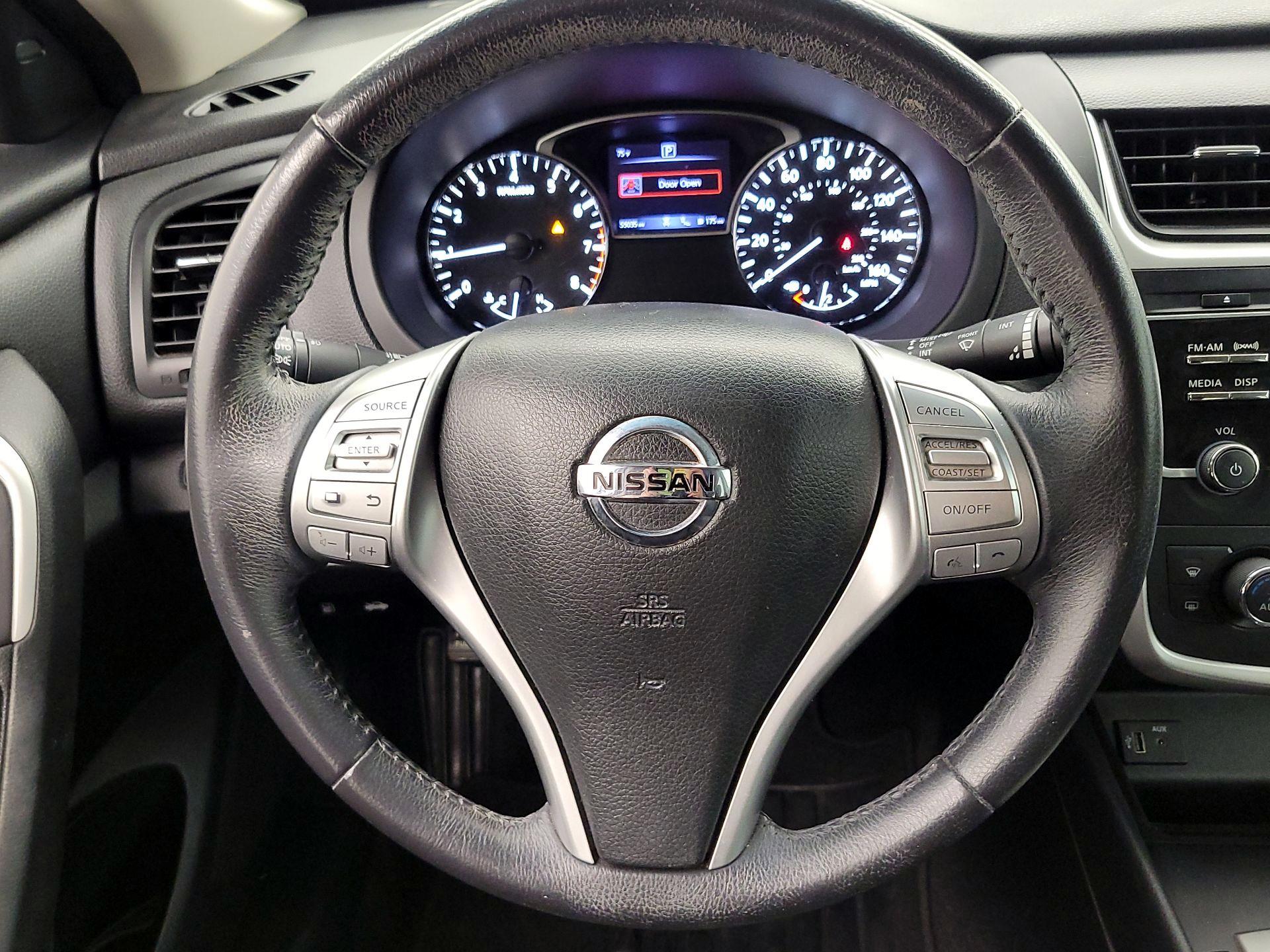 Thumbnail: 2017 Nissan Altima - 10