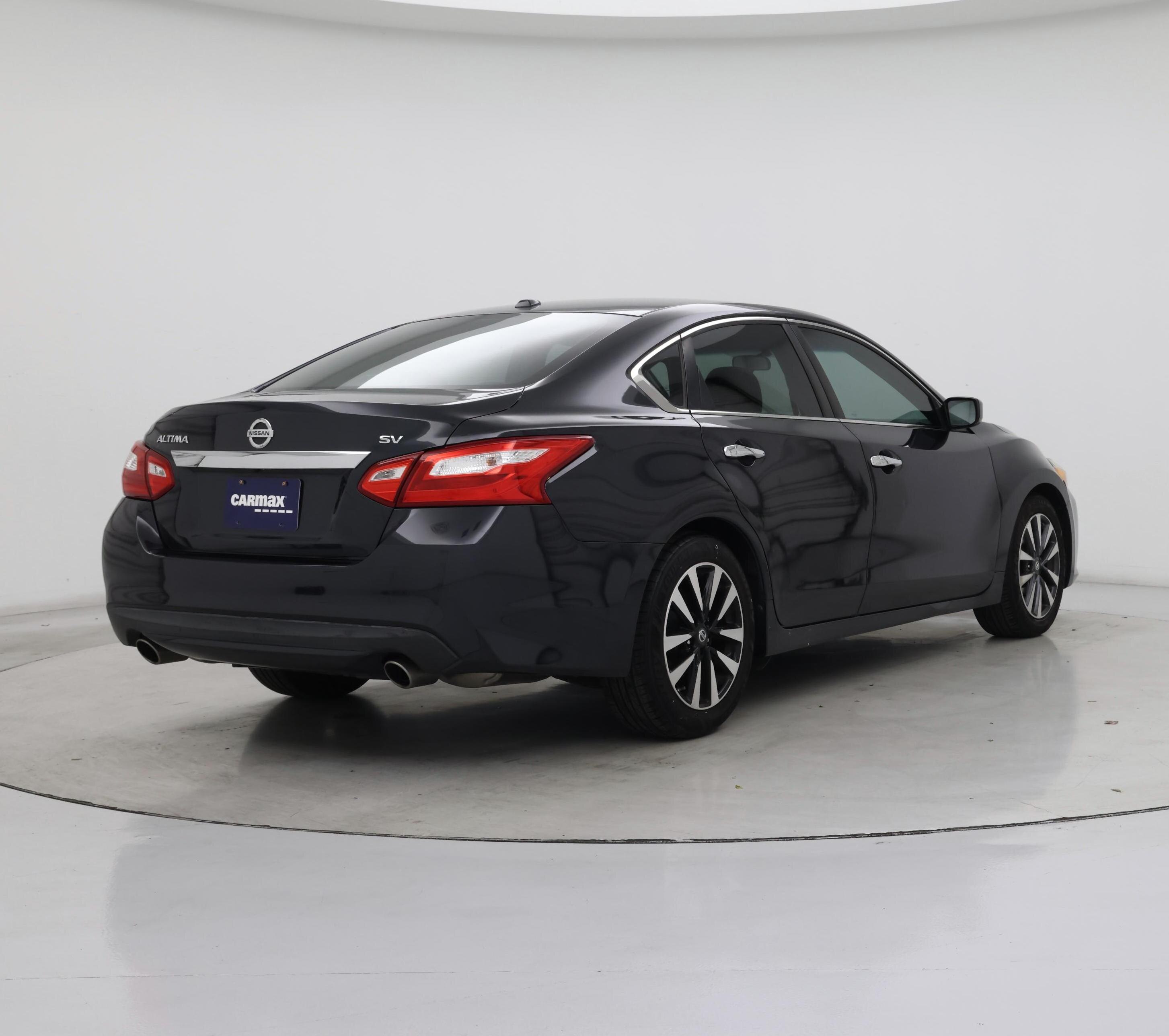 Thumbnail: 2017 Nissan Altima - 8