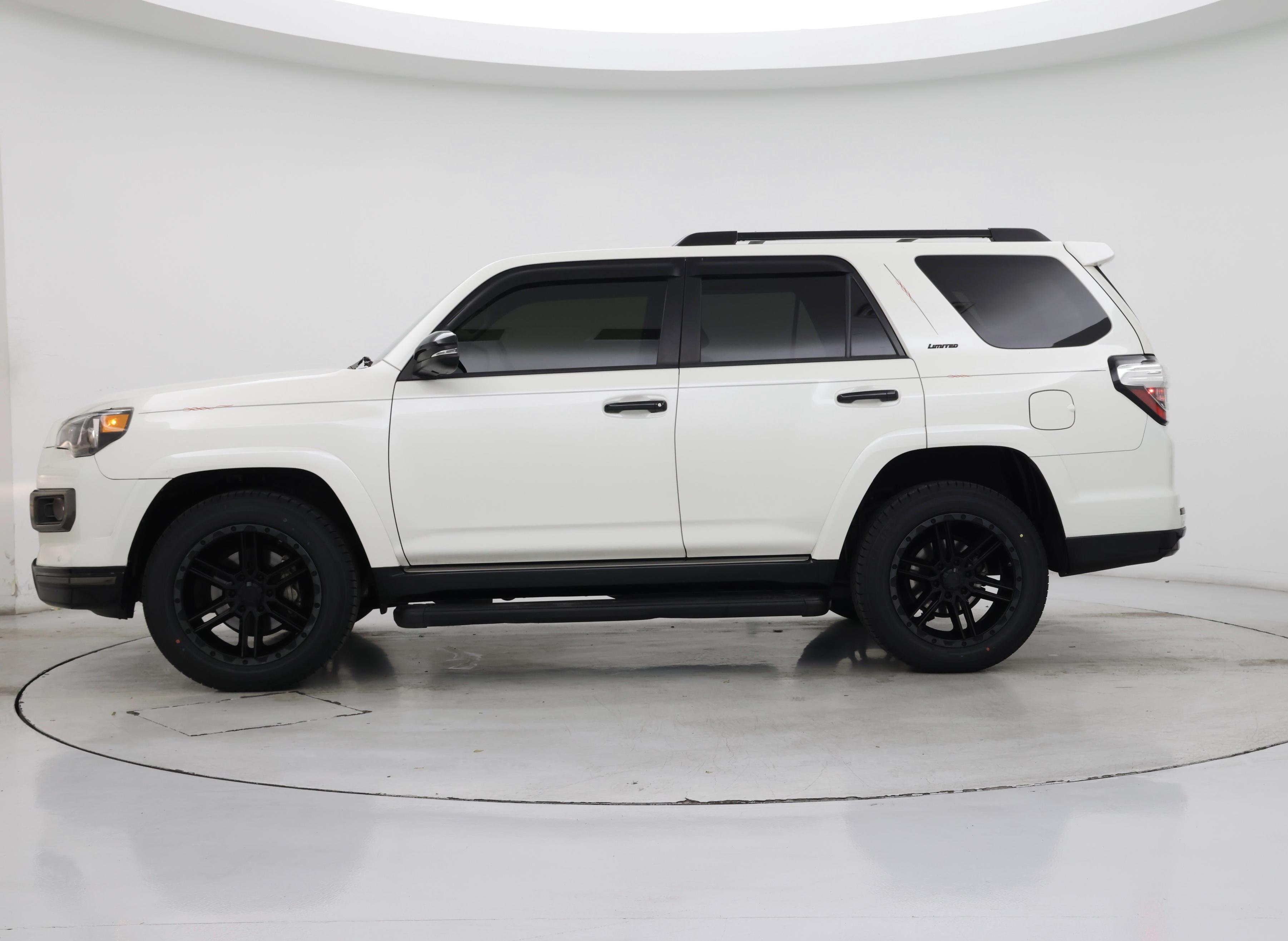 Thumbnail: 2019 Toyota 4Runner - 3