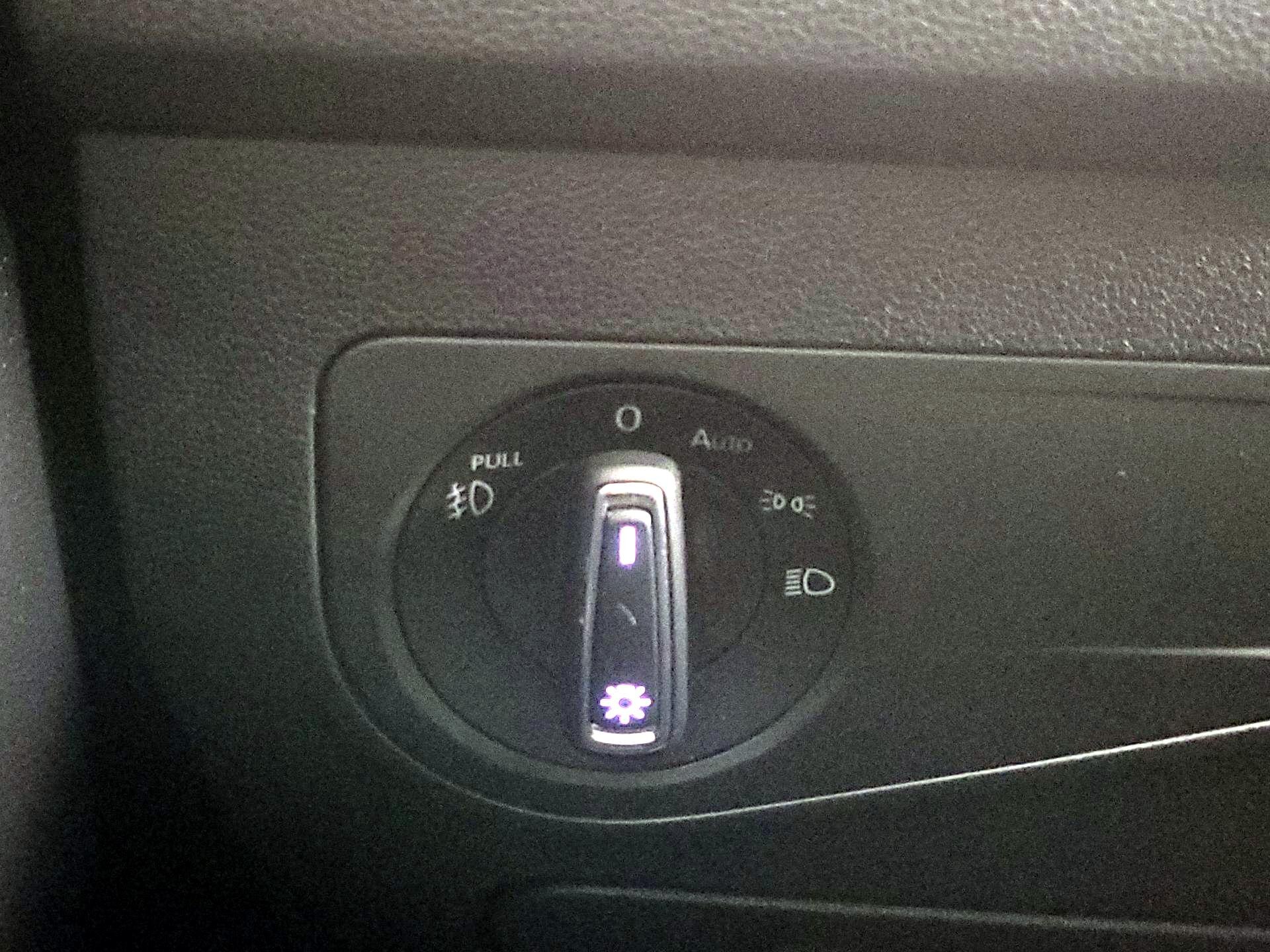 Thumbnail: 2020 Volkswagen Tiguan - 13