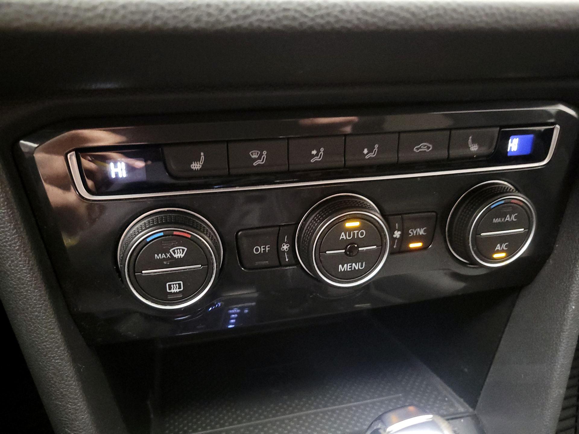 Thumbnail: 2020 Volkswagen Tiguan - 16