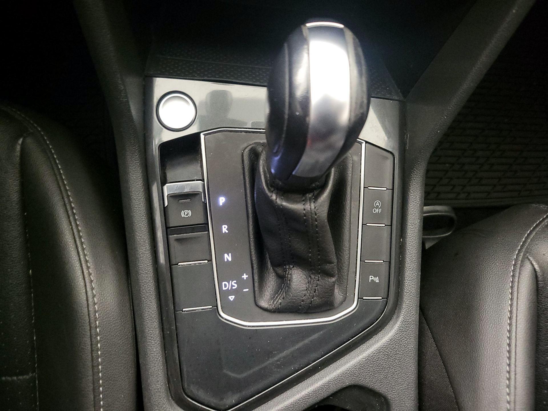 Thumbnail: 2020 Volkswagen Tiguan - 17