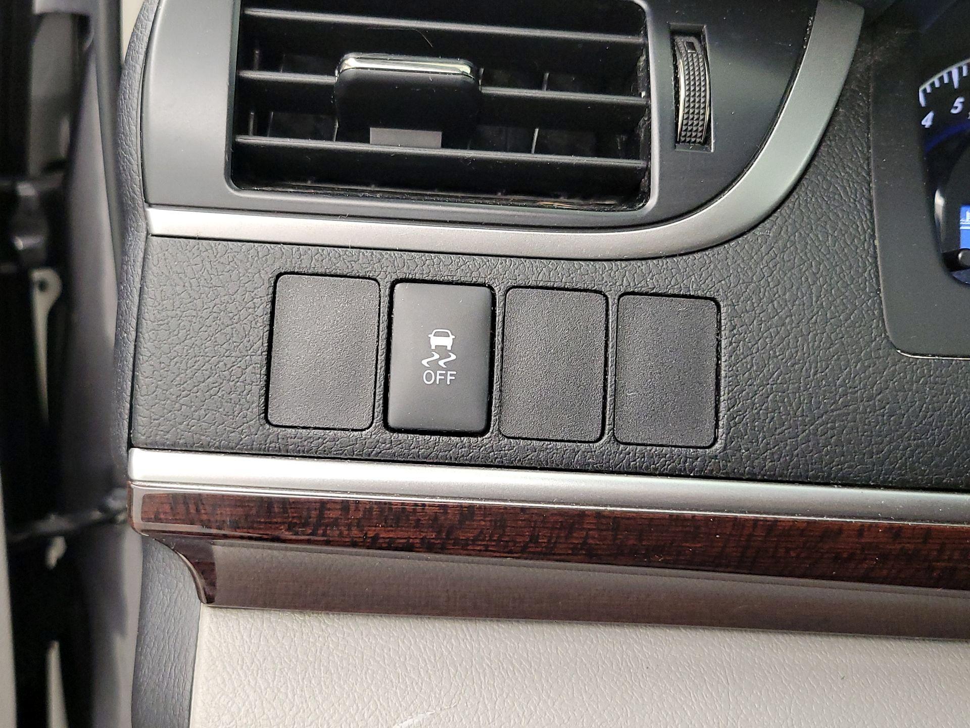 Thumbnail: 2014 Toyota Camry - 13