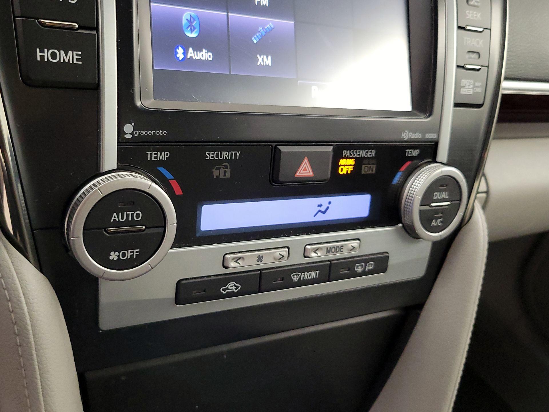 Thumbnail: 2014 Toyota Camry - 16
