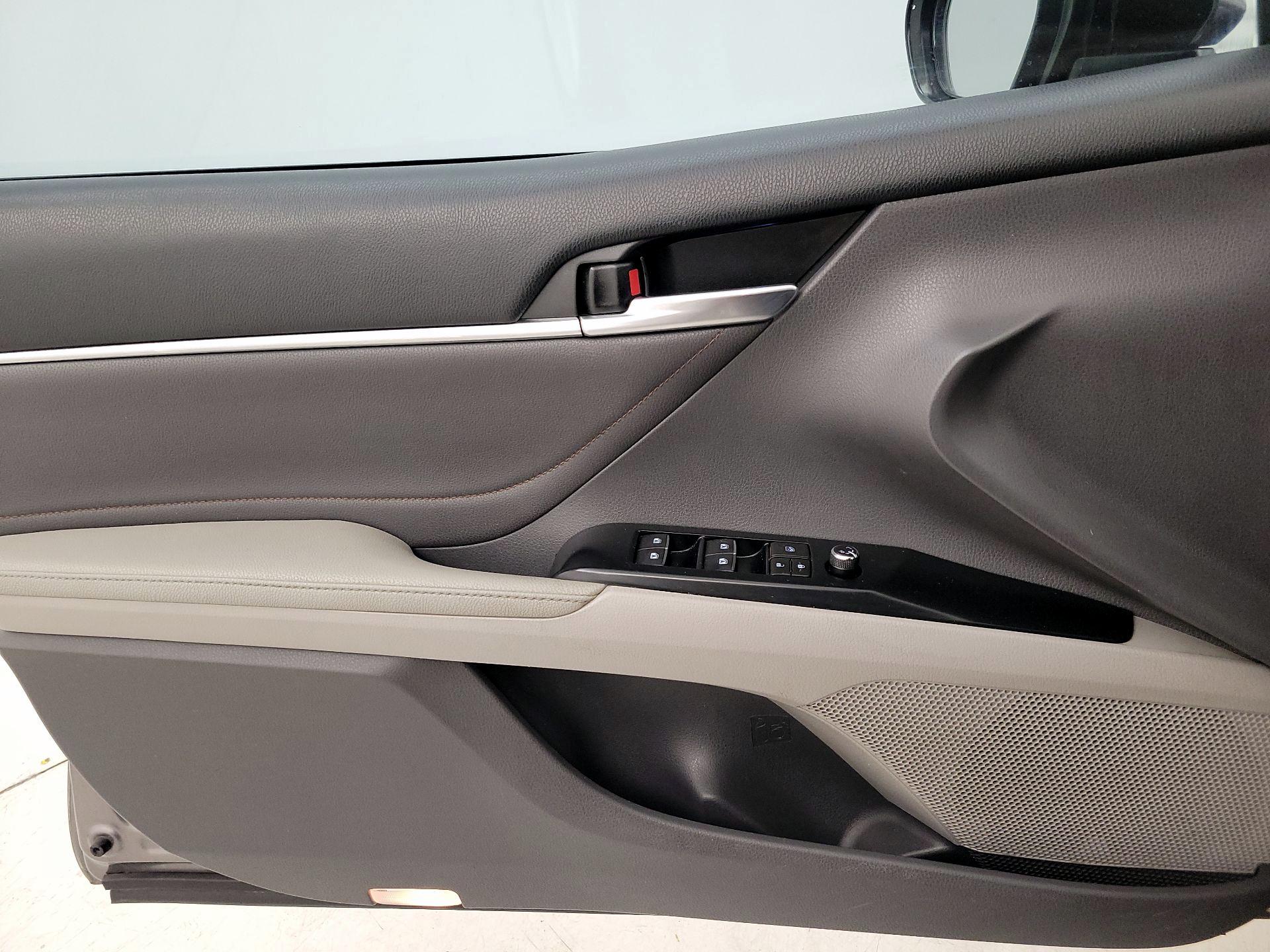 Thumbnail: 2018 Toyota Camry - 12