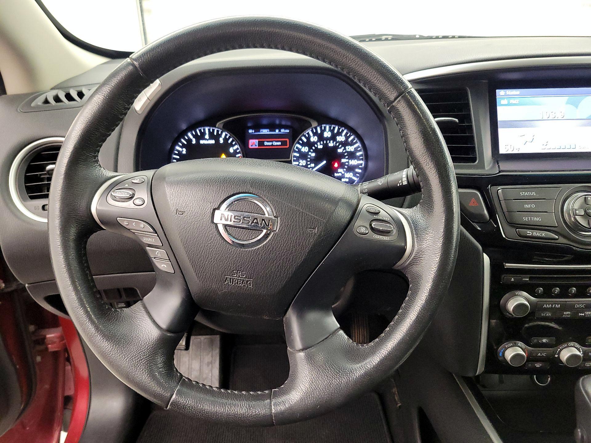 Thumbnail: 2015 Nissan Pathfinder - 10