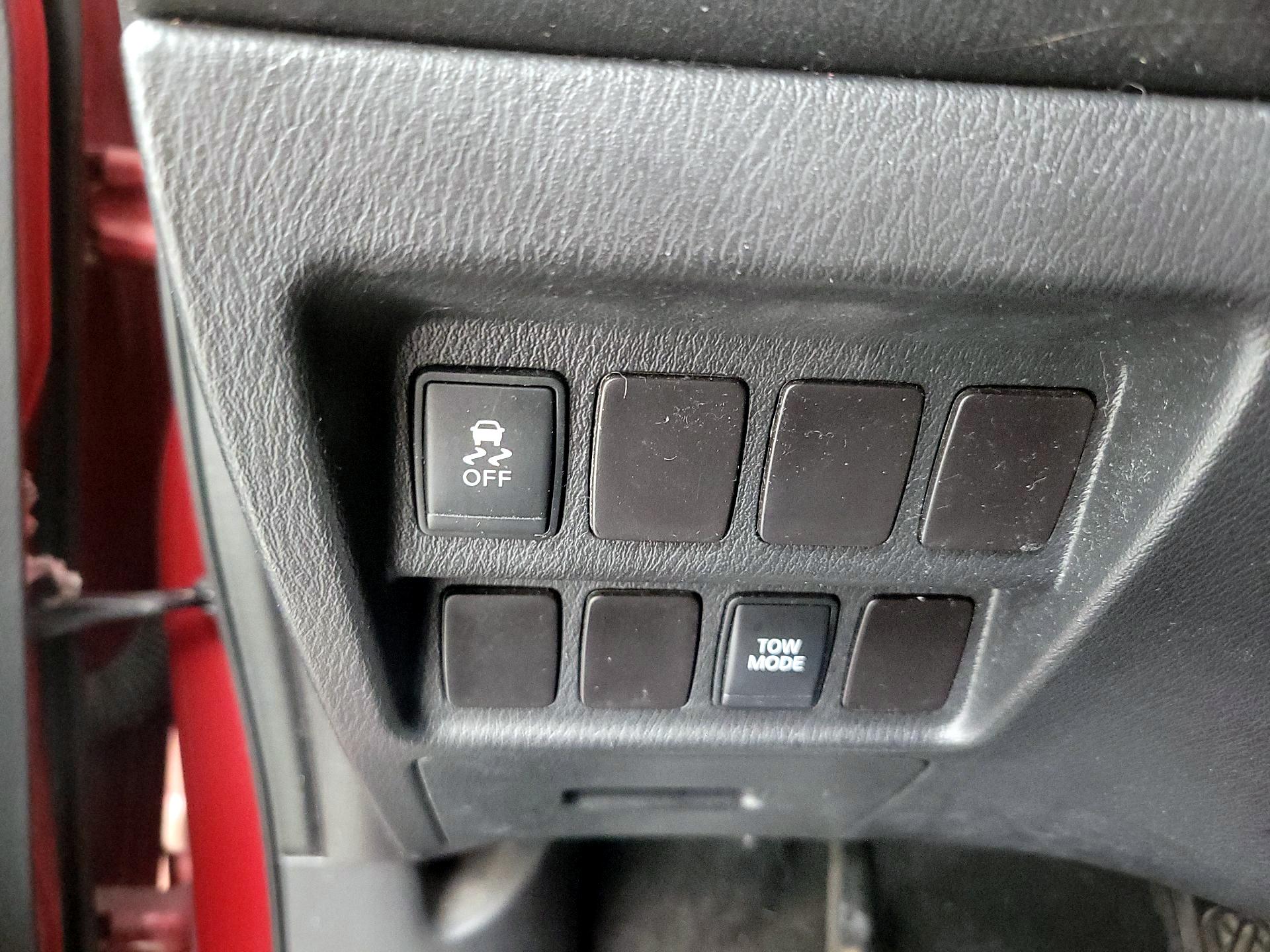 Thumbnail: 2015 Nissan Pathfinder - 13