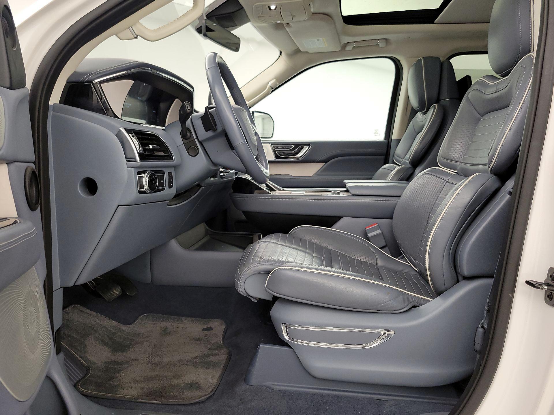 Thumbnail: 2019 Lincoln Navigator - 11