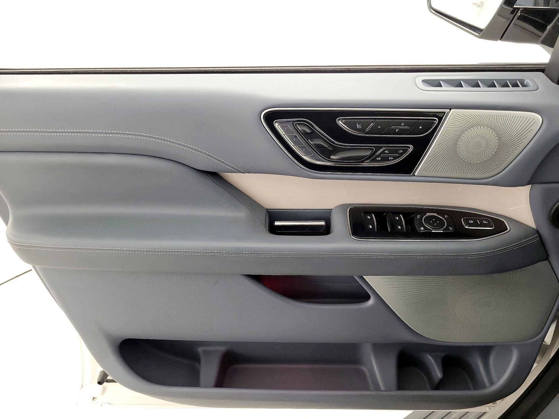 Thumbnail: 2019 Lincoln Navigator - 12