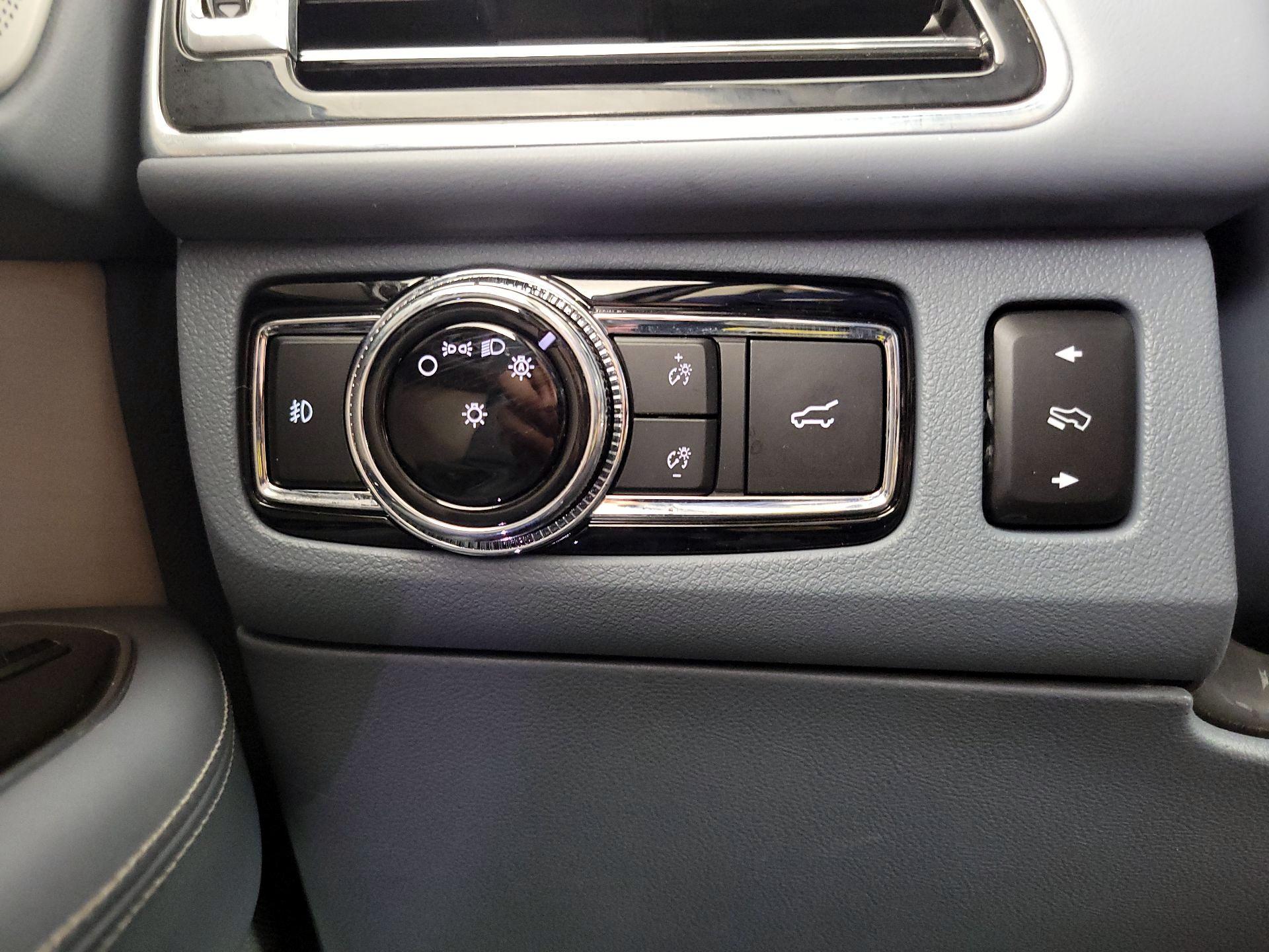 Thumbnail: 2019 Lincoln Navigator - 13