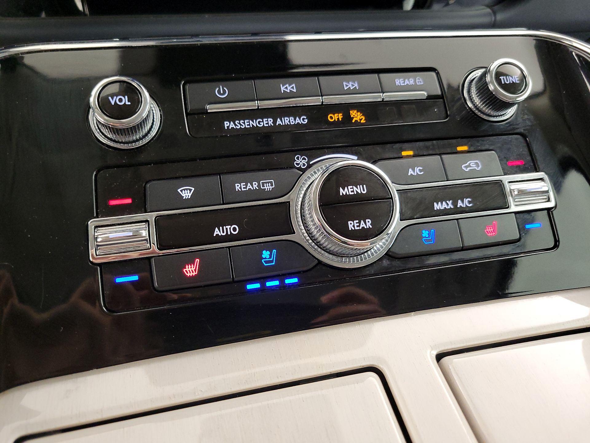 Thumbnail: 2019 Lincoln Navigator - 17