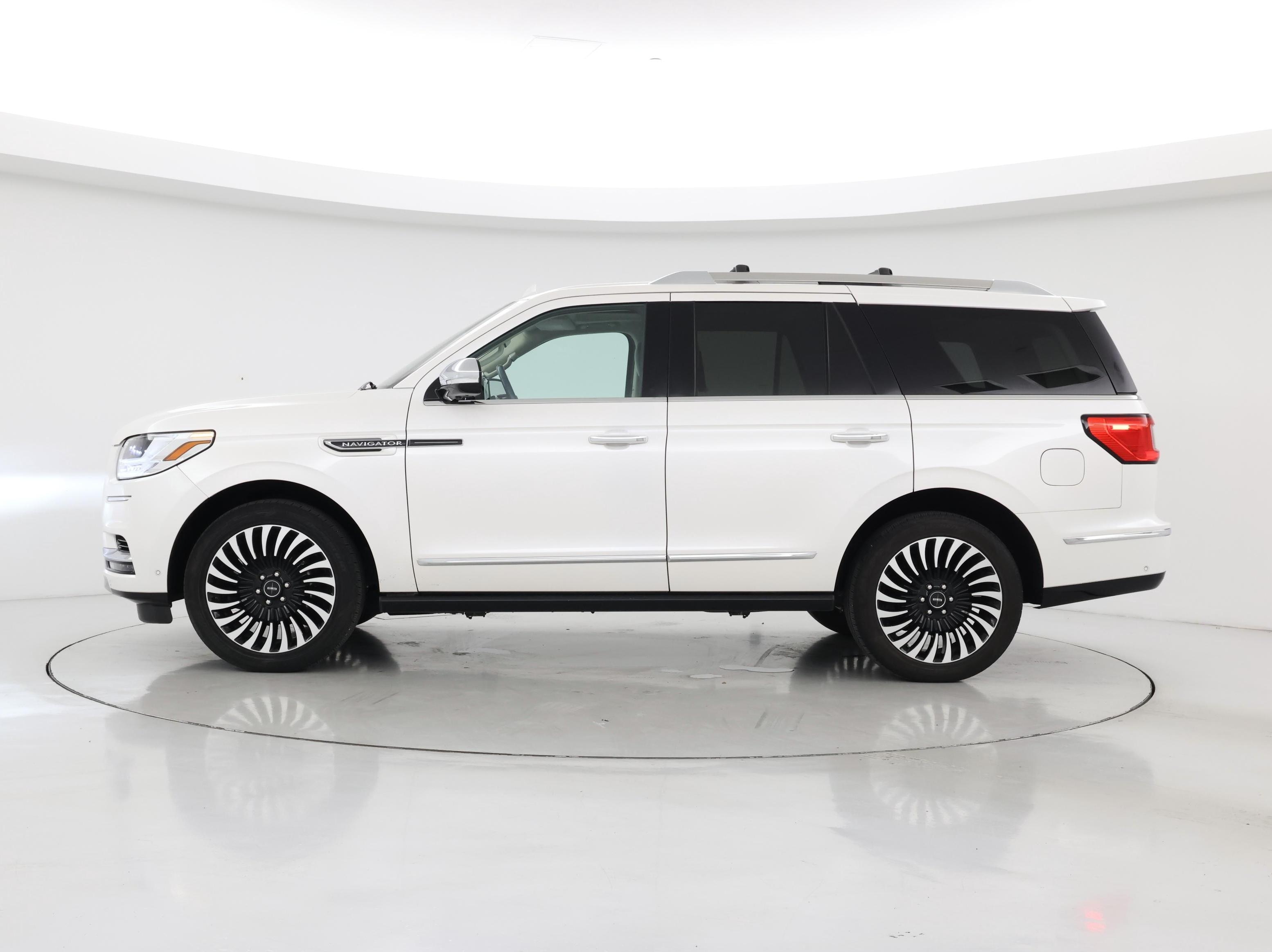 Thumbnail: 2019 Lincoln Navigator - 3