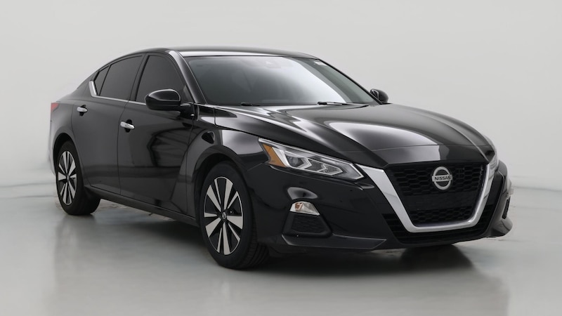 2022 Nissan Altima SV Hero Image