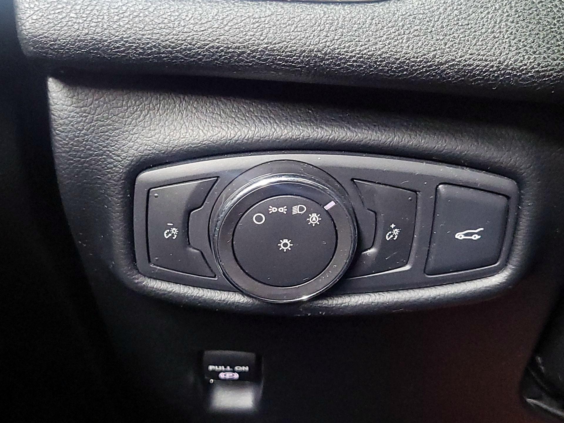 Thumbnail: 2016 Lincoln MKZ - 13