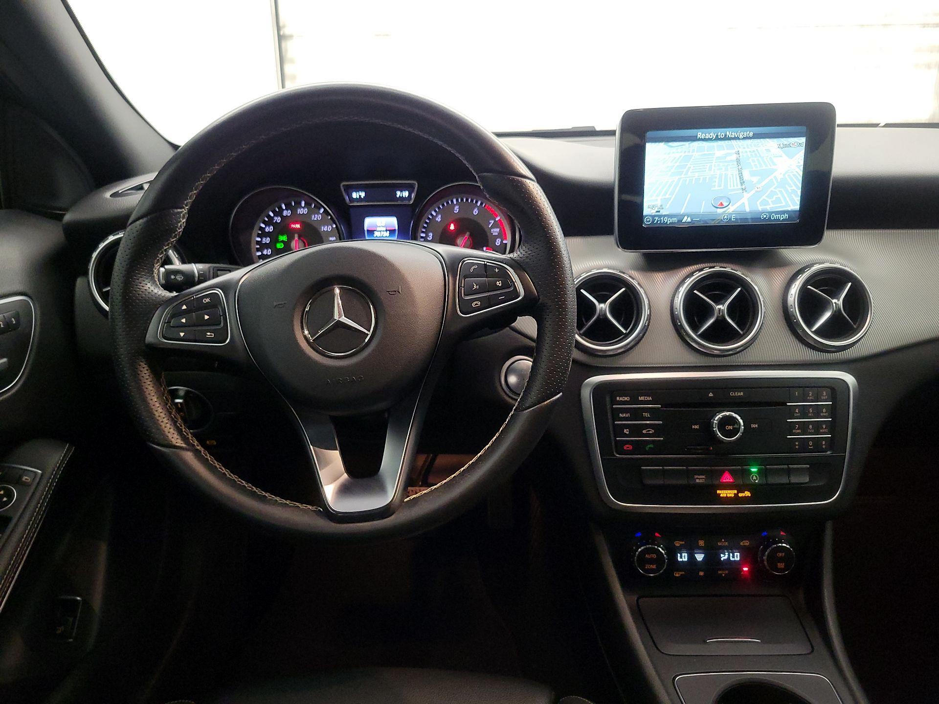 Thumbnail: 2016 Mercedes-Benz GLA - 9