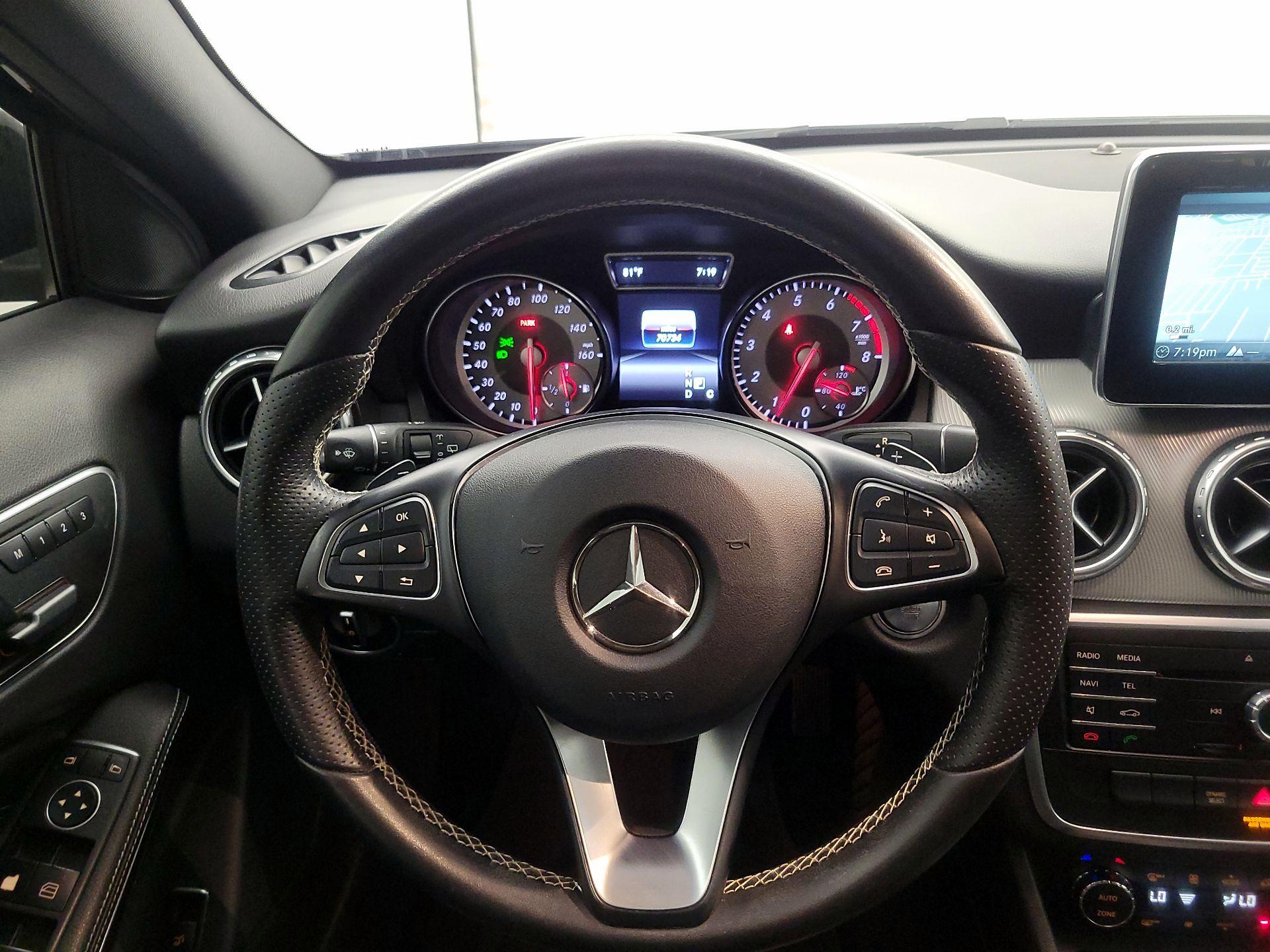 Thumbnail: 2016 Mercedes-Benz GLA - 10