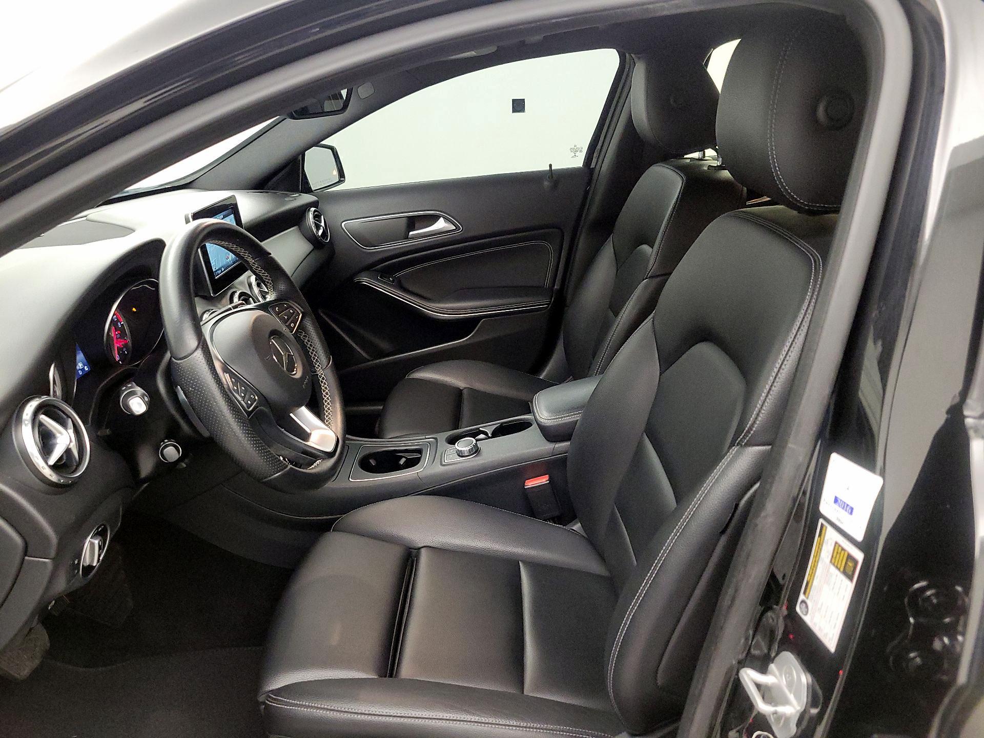 Thumbnail: 2016 Mercedes-Benz GLA - 11