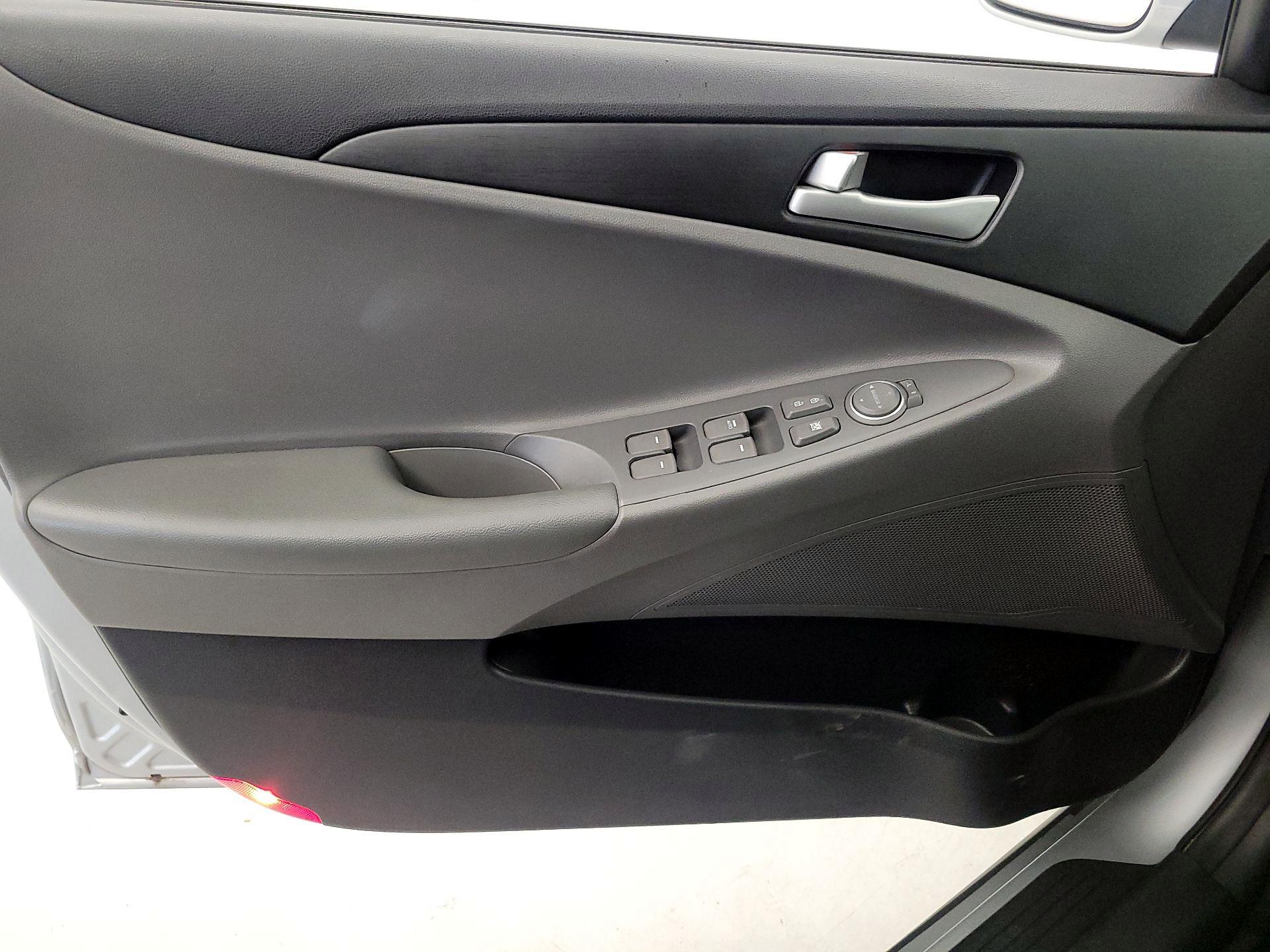 Thumbnail: 2014 Hyundai Sonata - 12