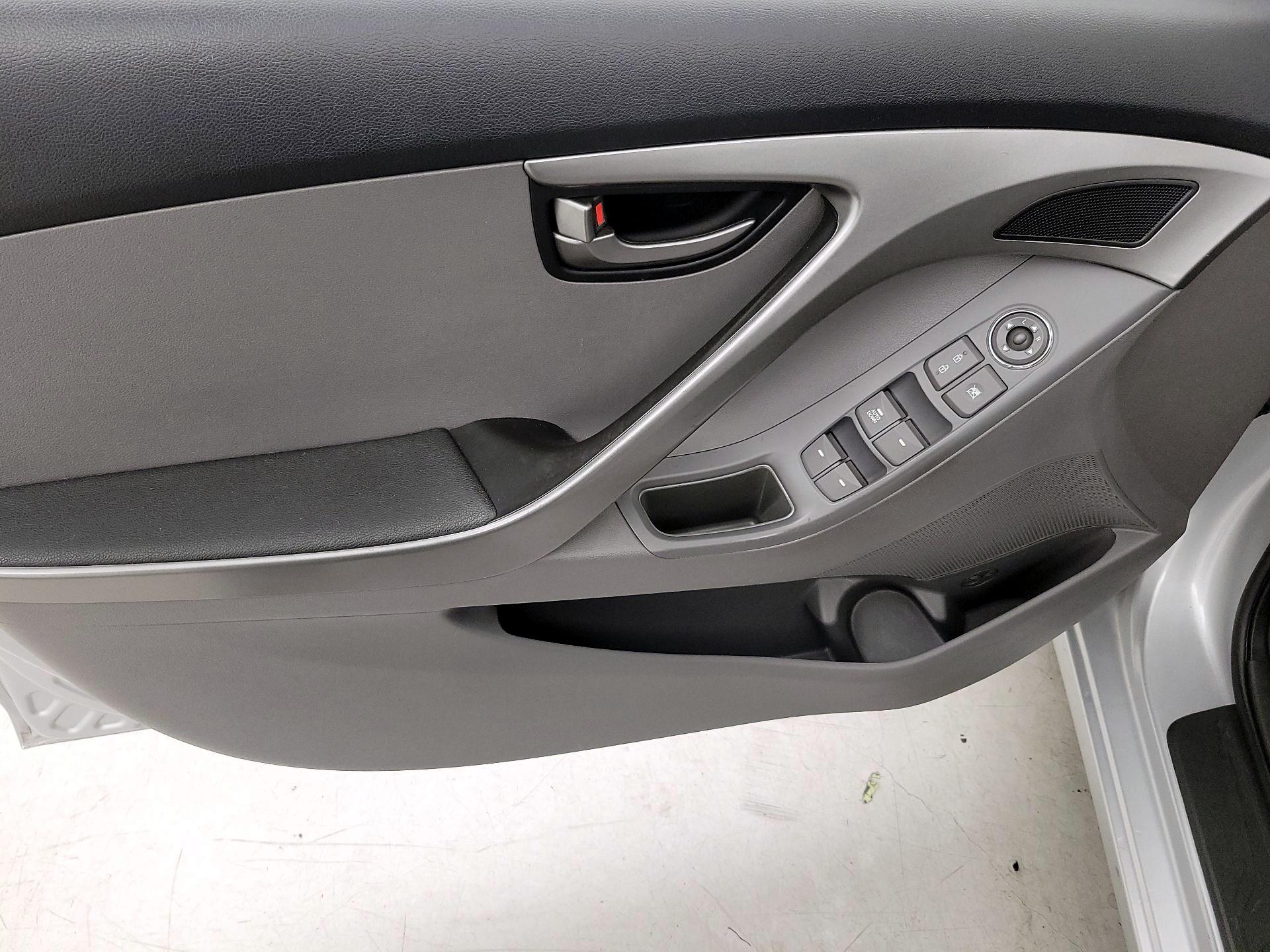 Thumbnail: 2013 Hyundai Elantra - 12