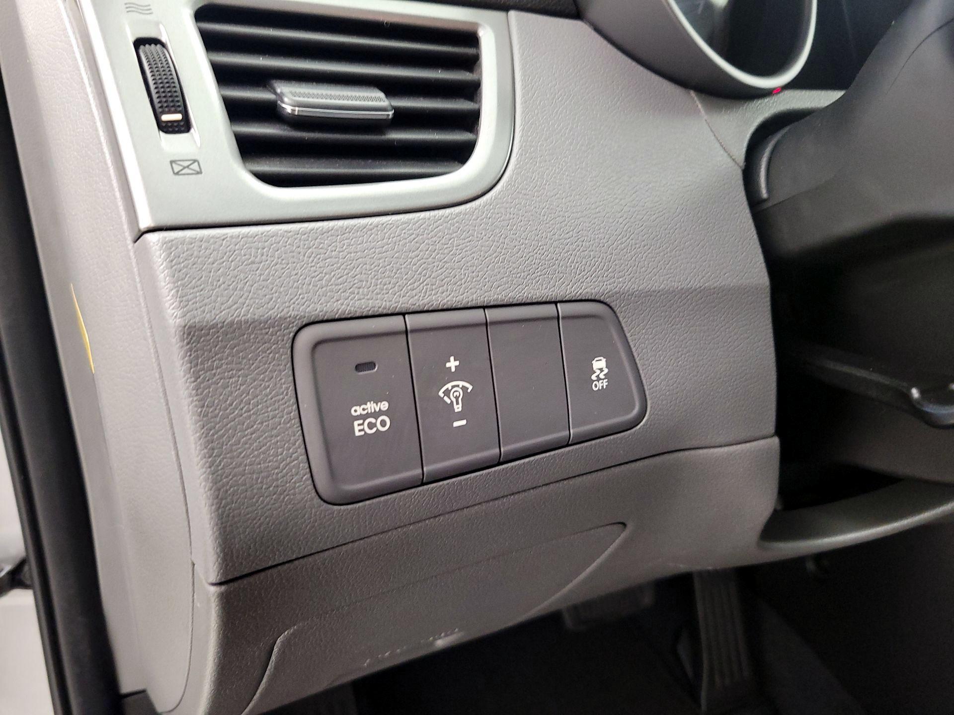 Thumbnail: 2013 Hyundai Elantra - 13