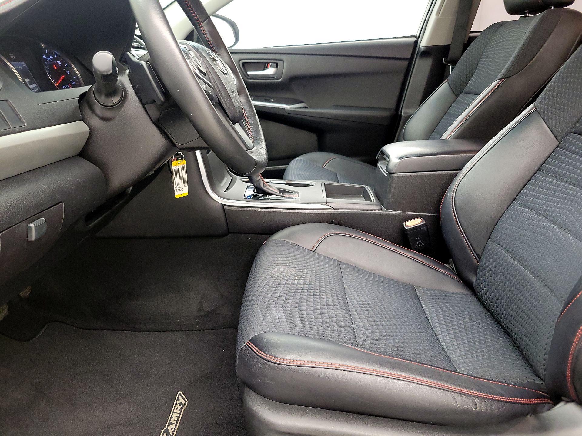 Thumbnail: 2015 Toyota Camry - 11