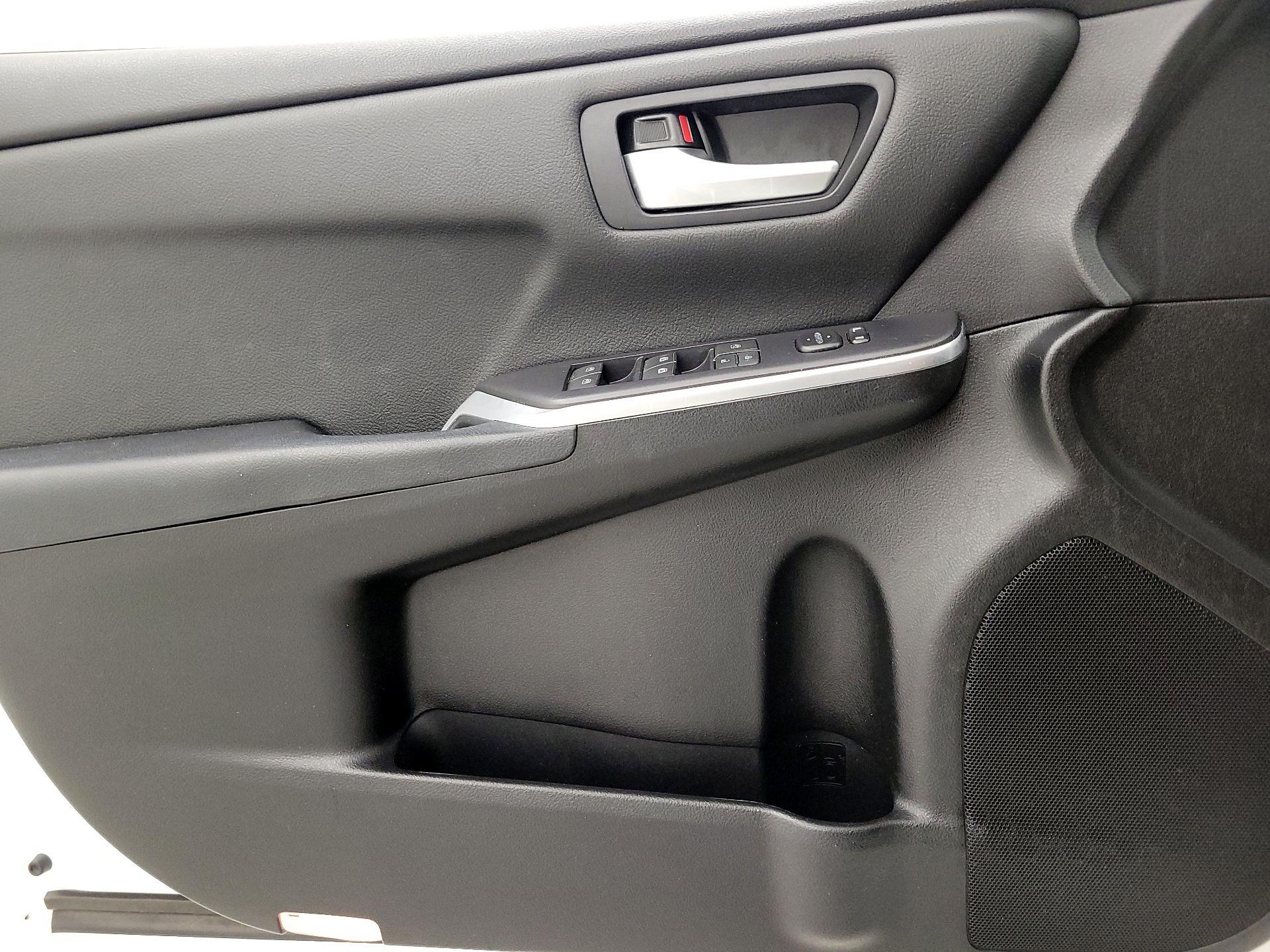 Thumbnail: 2015 Toyota Camry - 12
