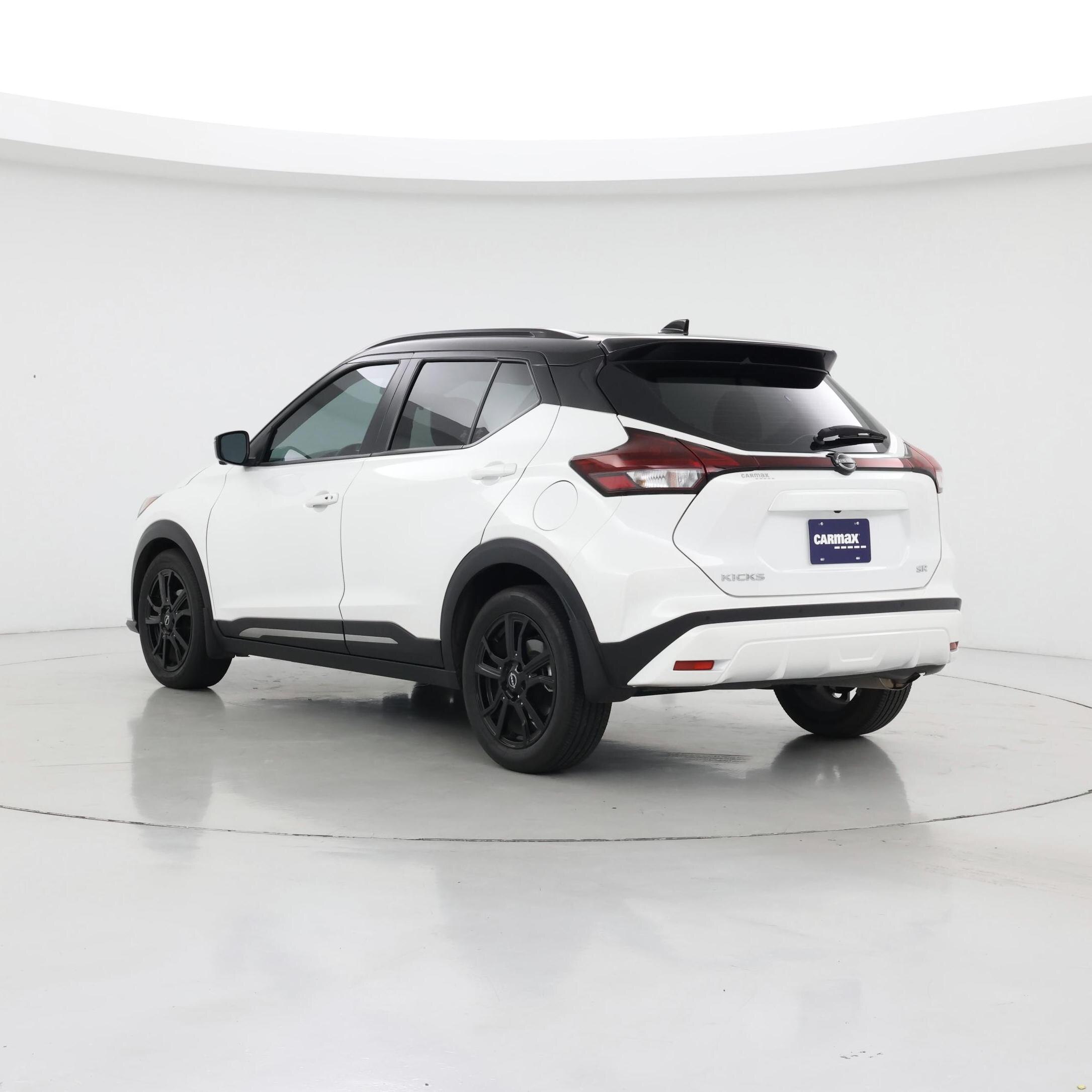 Thumbnail: 2023 Nissan Kicks - 2