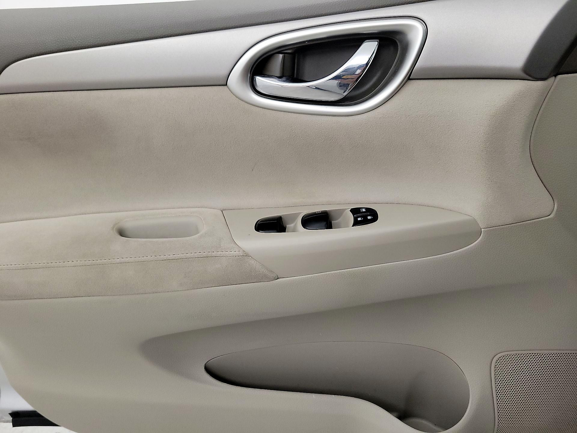 Thumbnail: 2013 Nissan Sentra - 12
