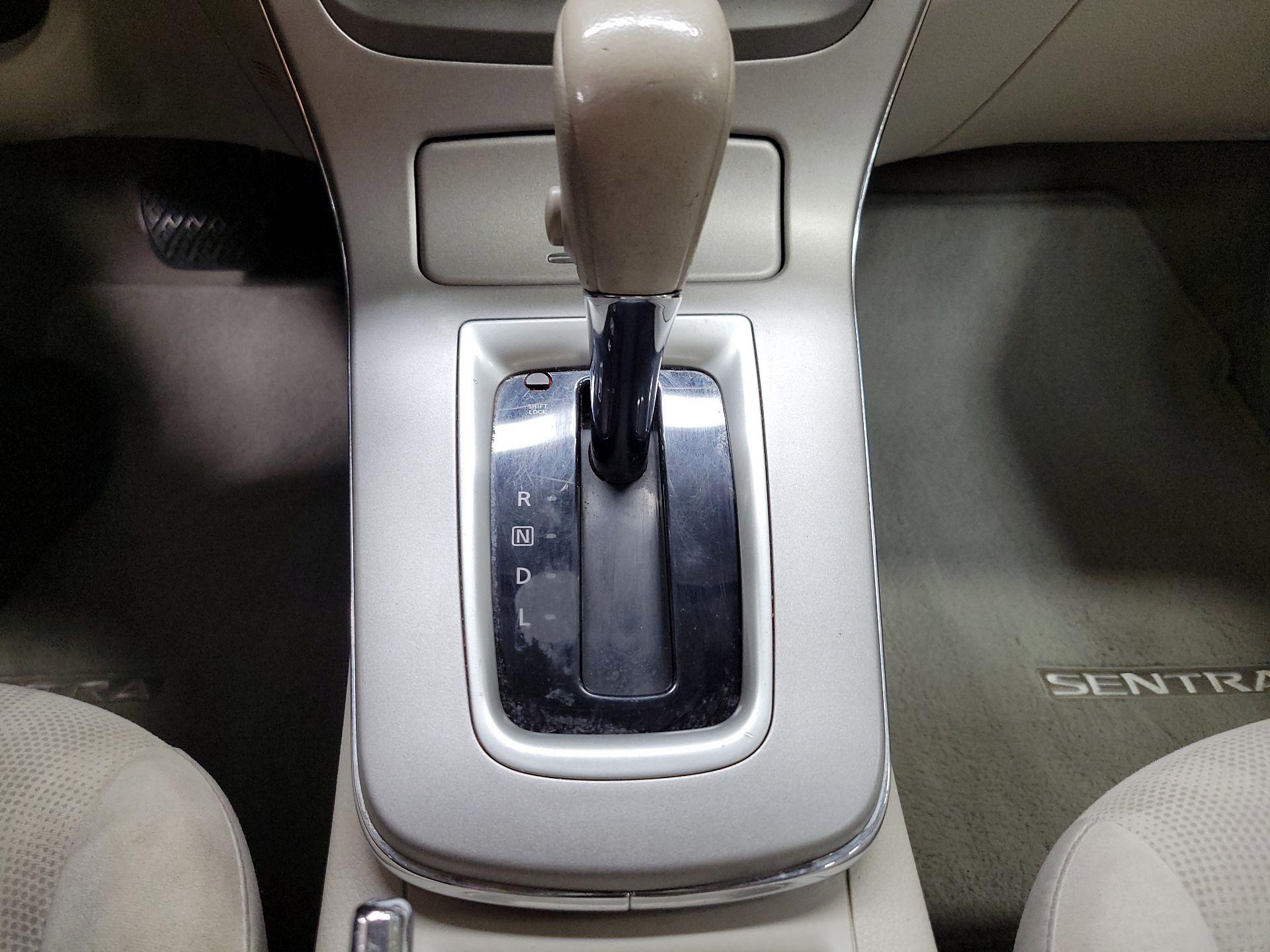 Thumbnail: 2013 Nissan Sentra - 17