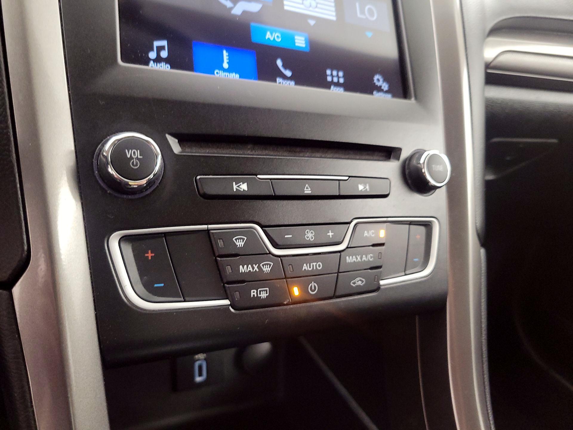 Thumbnail: 2017 Ford Fusion - 16