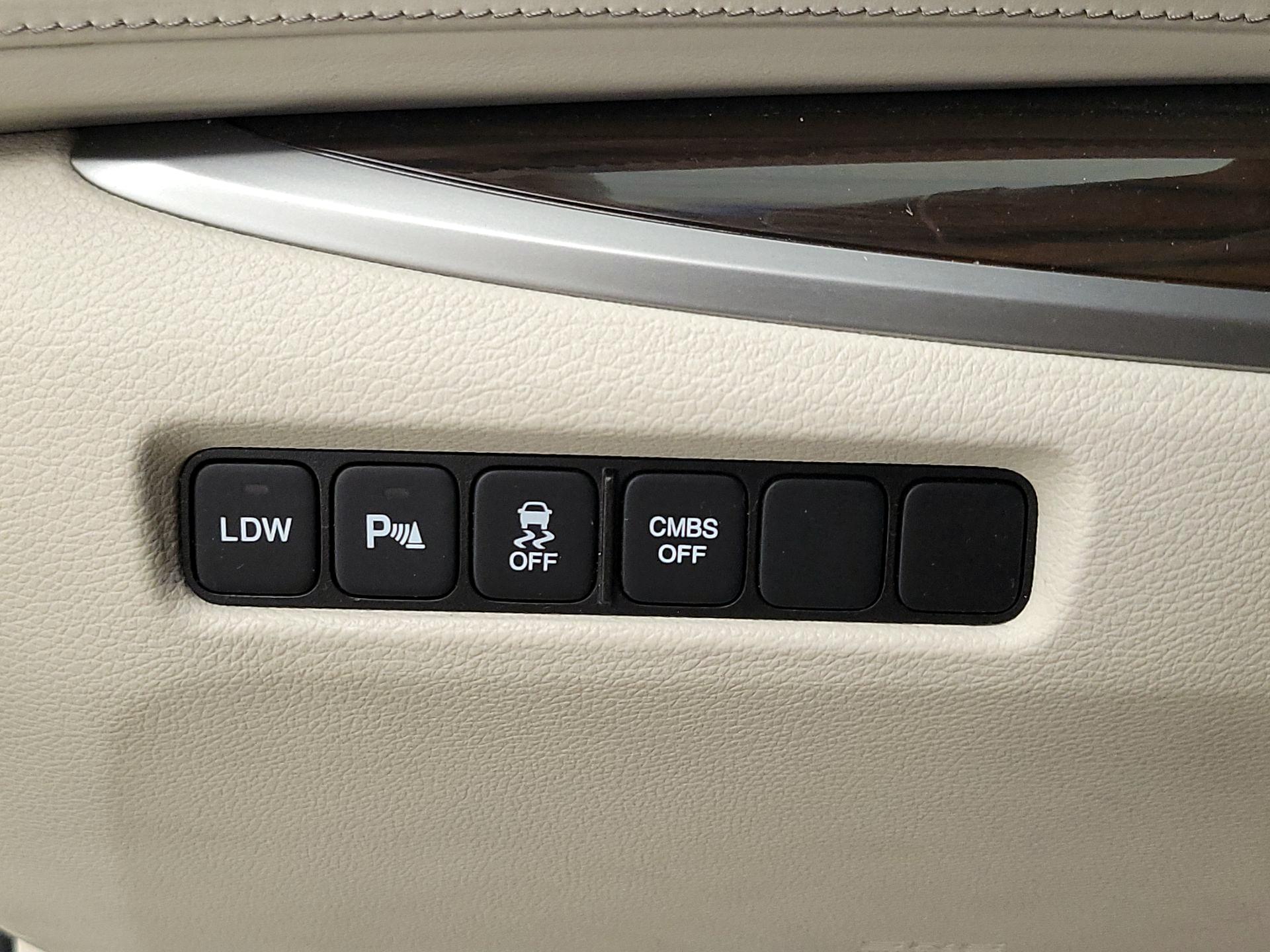 Thumbnail: 2014 Acura RLX - 13