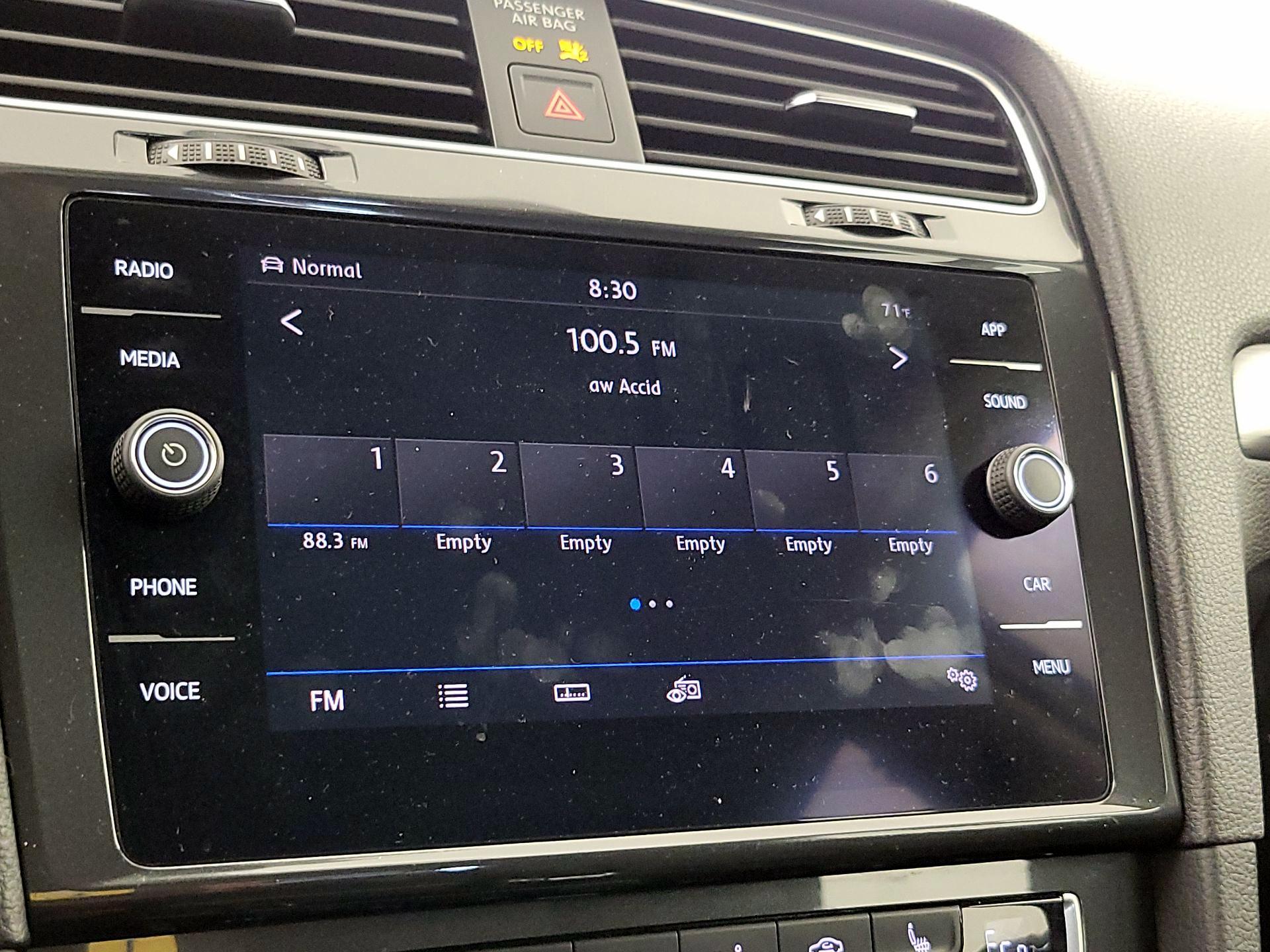 Thumbnail: 2019 Volkswagen e-Golf - 15