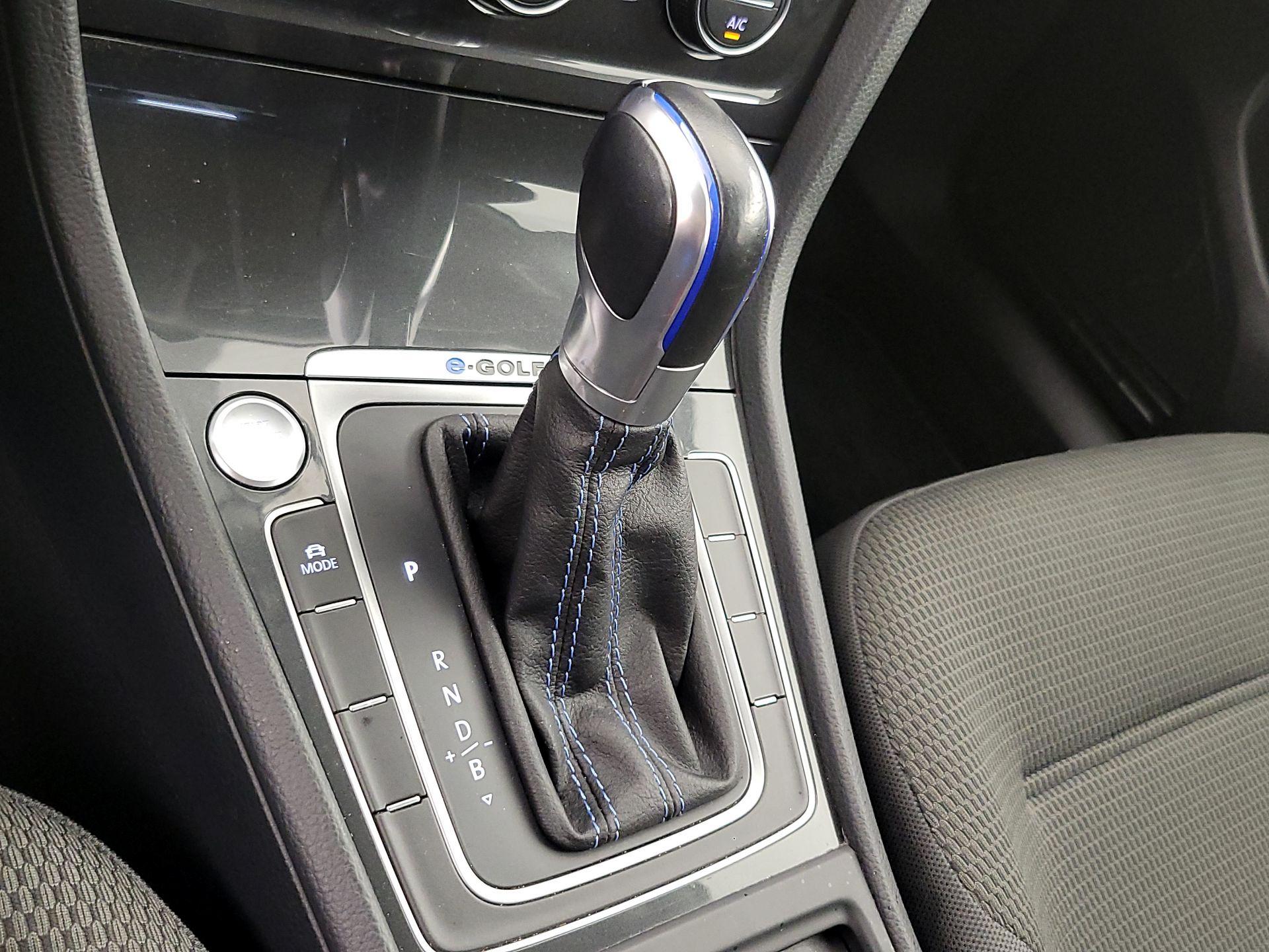 Thumbnail: 2019 Volkswagen e-Golf - 17
