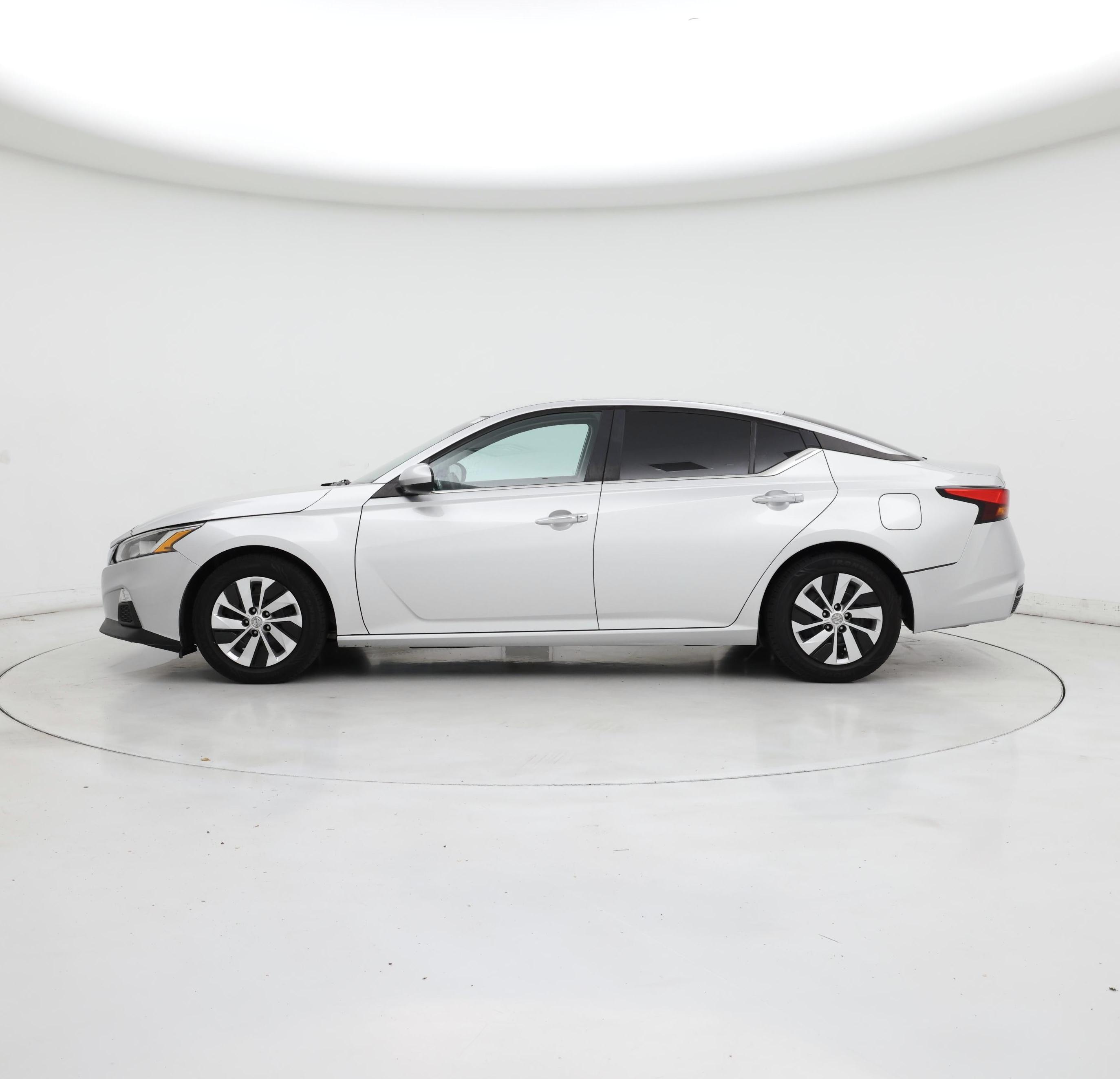 Thumbnail: 2020 Nissan Altima - 3