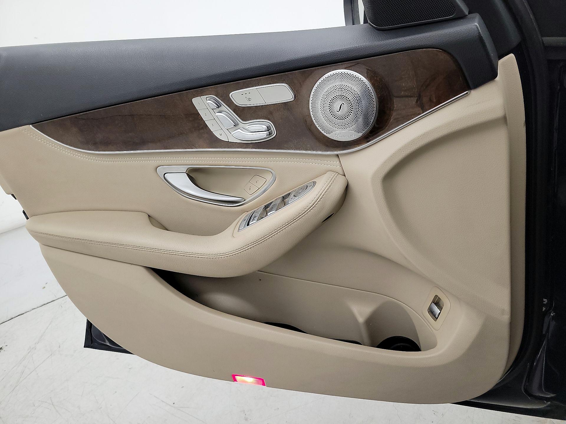 Thumbnail: 2015 Mercedes-Benz C-Class - 12