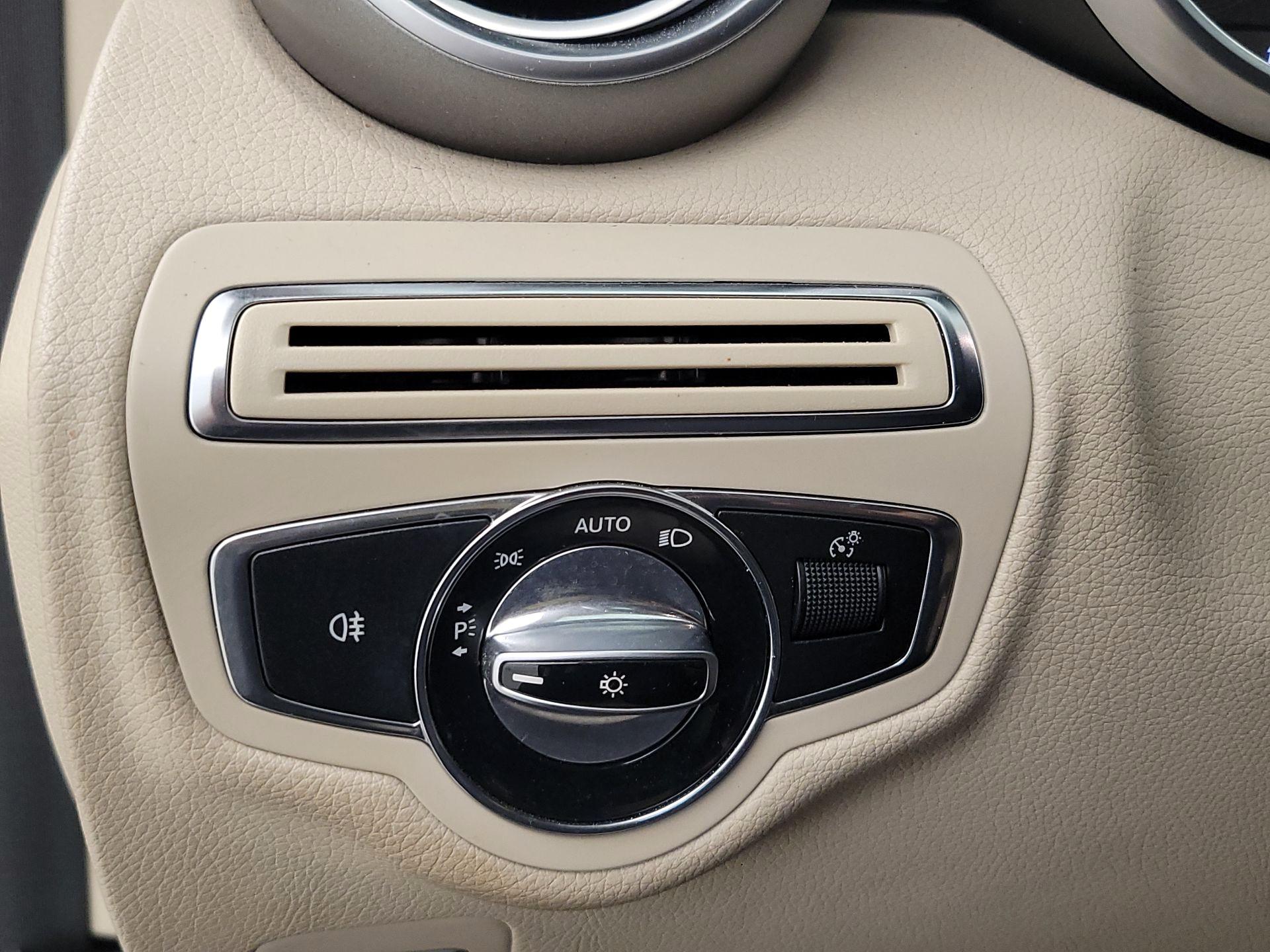Thumbnail: 2015 Mercedes-Benz C-Class - 13