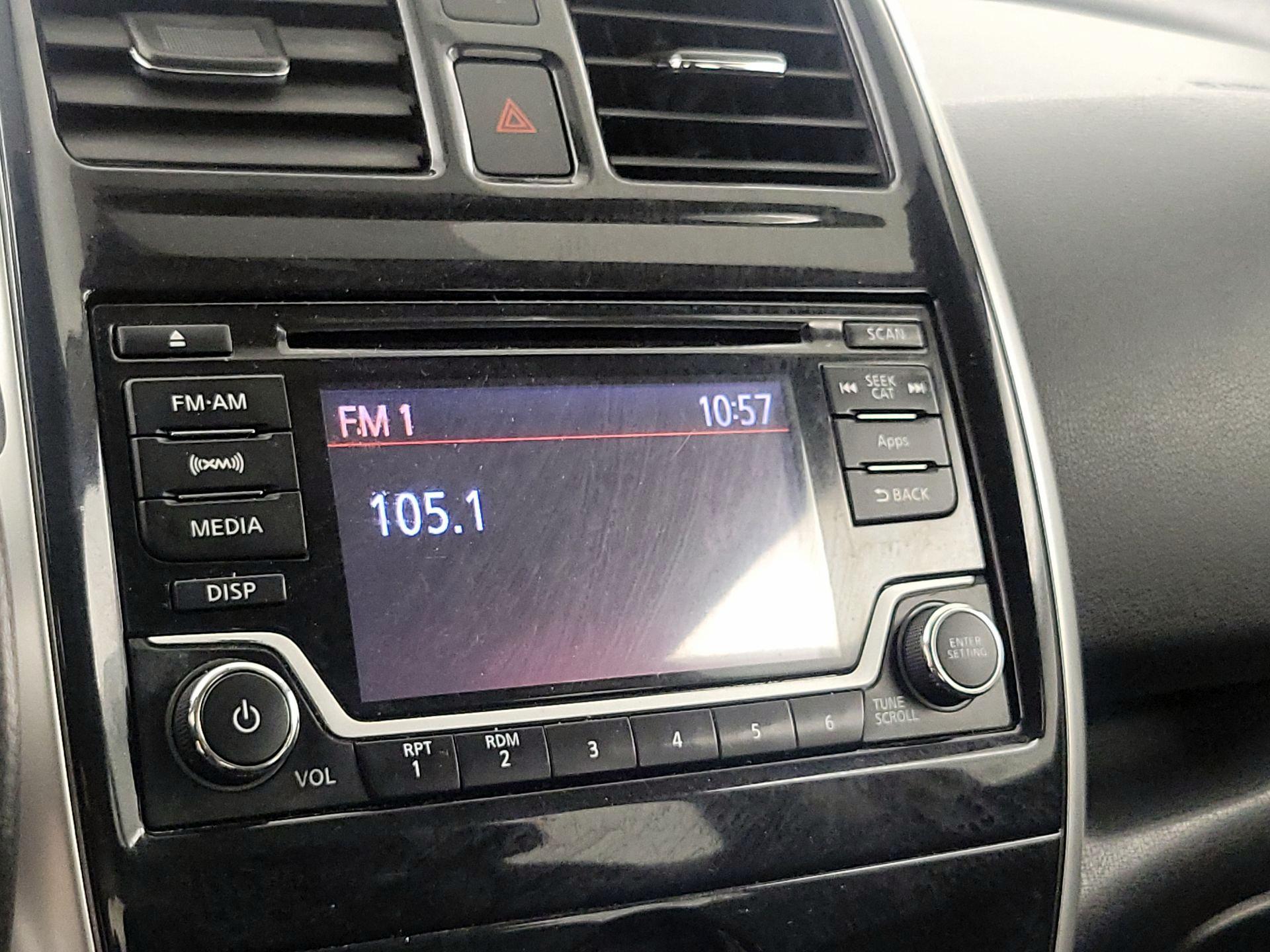 Thumbnail: 2016 Nissan Versa Note - 15